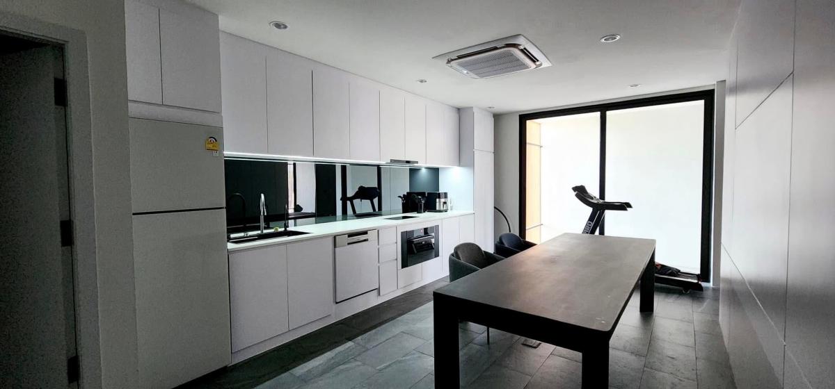 ขายบ้านลาดพร้าว เซ็นทรัลลาดพร้าว : บ้านหรู 3 ห้องนอน พื้นที่กว้าง 460 ตร.ม. พร้อมโฮมออฟฟิศใจกลางพหลโยธิน ลงทุนคุ้ม ราคาพิเศษ 13.99 ล้าน อย่ารอช้า!