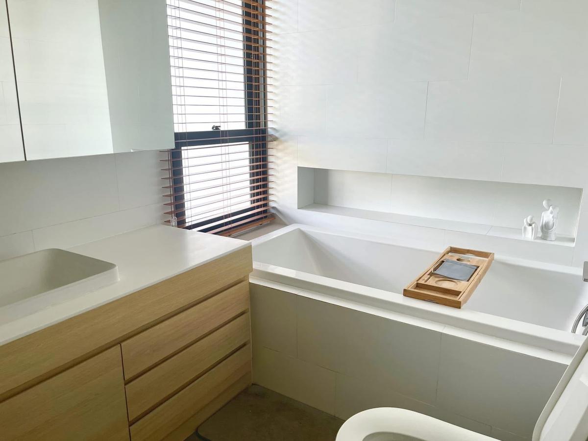 ขายบ้านลาดพร้าว เซ็นทรัลลาดพร้าว : บ้านหรู 3 ห้องนอน พื้นที่กว้าง 460 ตร.ม. พร้อมโฮมออฟฟิศใจกลางพหลโยธิน ลงทุนคุ้ม ราคาพิเศษ 13.99 ล้าน อย่ารอช้า!