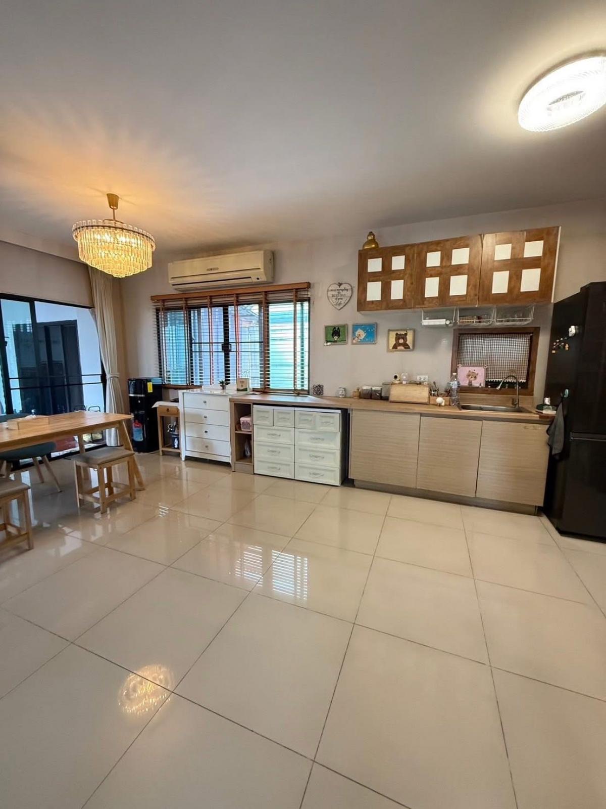 ให้เช่าบ้านนวมินทร์ รามอินทรา : 19/02/2026, ให้เช่าบ้านเดี่ยว Habitia Watcharapol 3 ห้องนอน 67 ตรว. เฟอร์ครบ พร้อมเข้าอยู่ บ้านสวย พื้นที่กว้าง จอดรถ 2 คัน ใกล้วัชรพล เริ่ม 38,000 บาท/เดือน