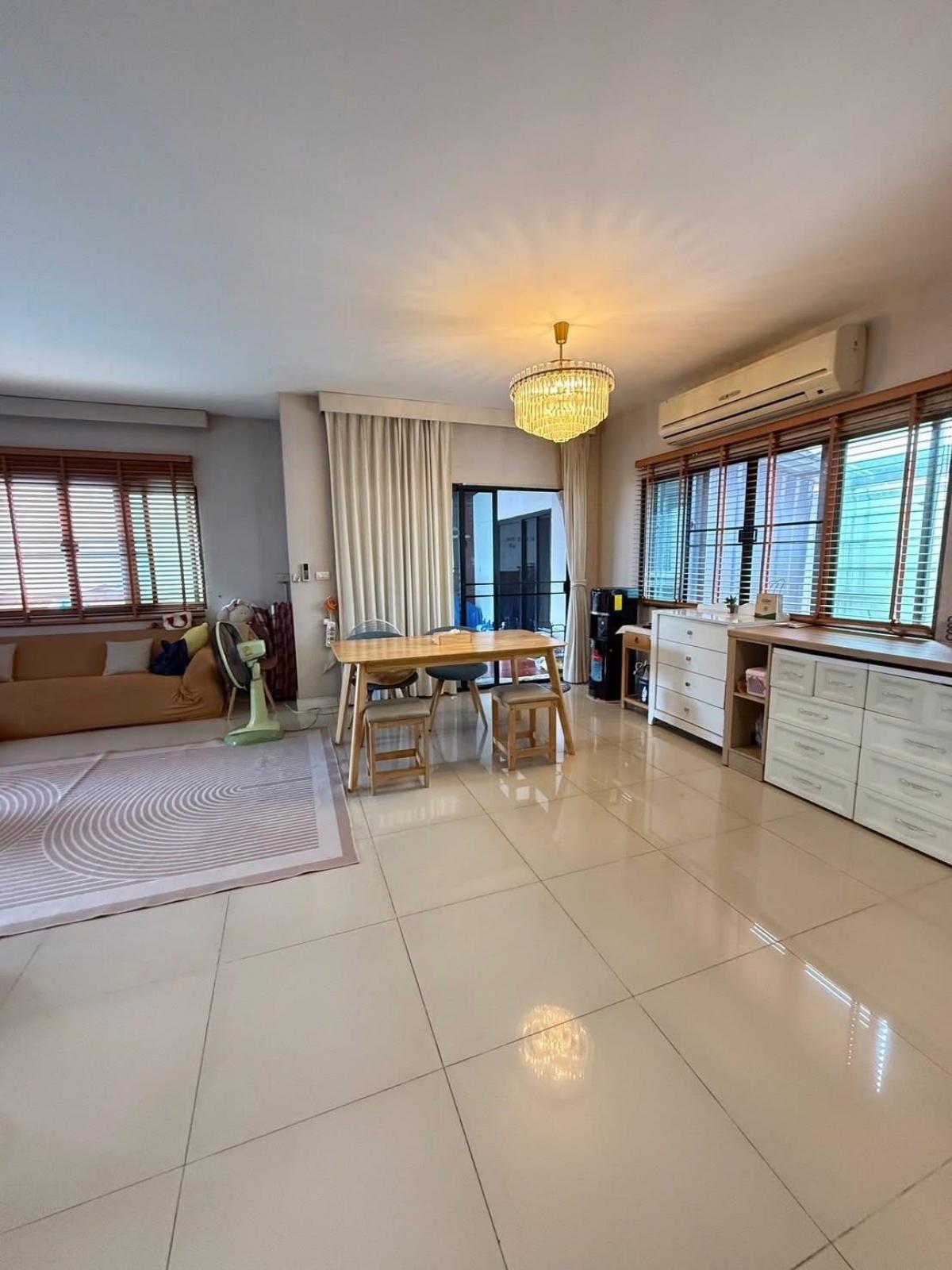 ให้เช่าบ้านนวมินทร์ รามอินทรา : 19/02/2026, ให้เช่าบ้านเดี่ยว Habitia Watcharapol 3 ห้องนอน 67 ตรว. เฟอร์ครบ พร้อมเข้าอยู่ บ้านสวย พื้นที่กว้าง จอดรถ 2 คัน ใกล้วัชรพล เริ่ม 38,000 บาท/เดือน