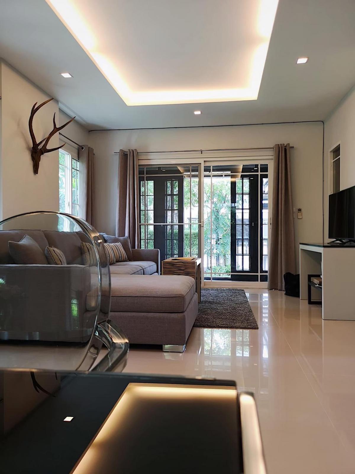 ขายบ้านพัฒนาการ ศรีนครินทร์ : 28/02/2026, บ้านเดี่ยว 3 ห้องนอน 250 ตรม. ใจกลางโซนรามคำแหง 
เช่าหรือซื้อวันนี้ พร้อมพื้นที่ดินกว้าง 91.5 ตร.ว.