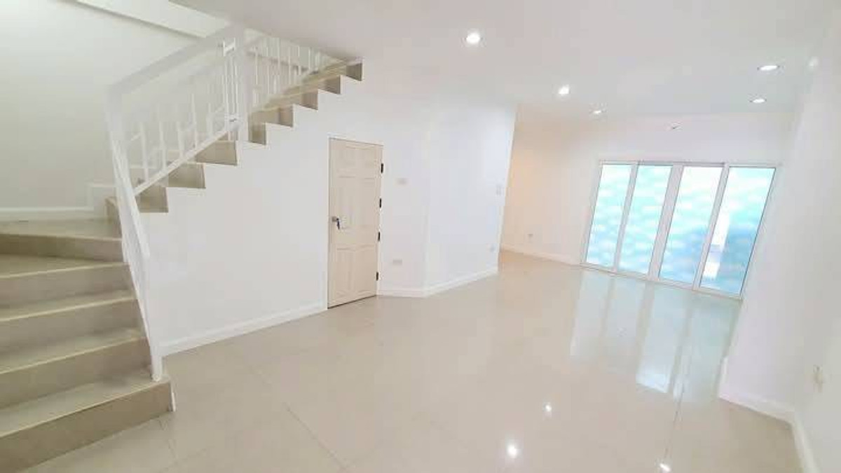 🤩Beautiful house, good location, convenient travel like this, hard to find! If interested, hurry and contact us!  🏡 Townhome for rent, 3 floors, corner unit, very good location, next to the main road, Home in Town, Phahonyothin 73, 4 bedrooms, 4 bathrooms Loading...