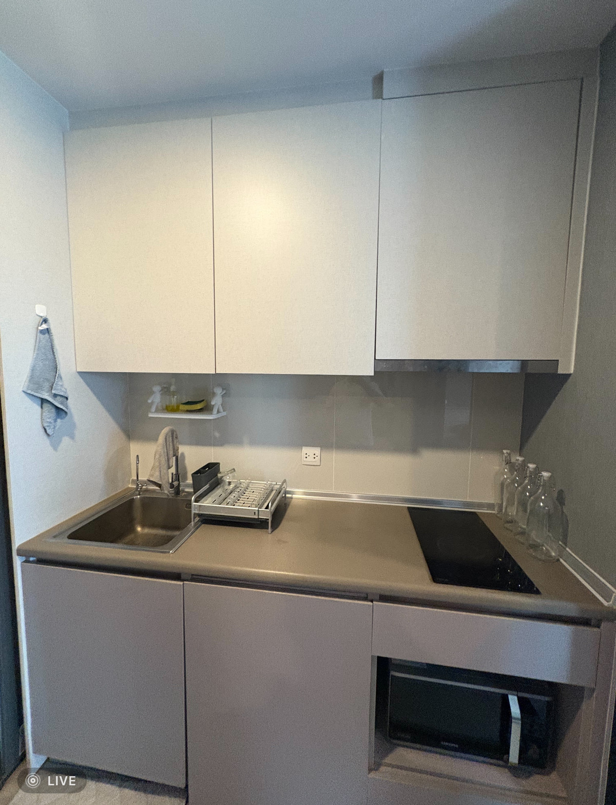 For SaleCondoRama9, Petchburi, RCA : ⚡️ Selling at a loss ⚡️ Aspire asoke ratchada 2.55 Mb Studio 25Sqm ⚡️ Low rise, 6th floor, good view ⚡️ Good position, good direction, not hot ⚡️ There is a shuttle bus to Mrt Rama9 ⚡️ If interested, contact Putter 0928895628