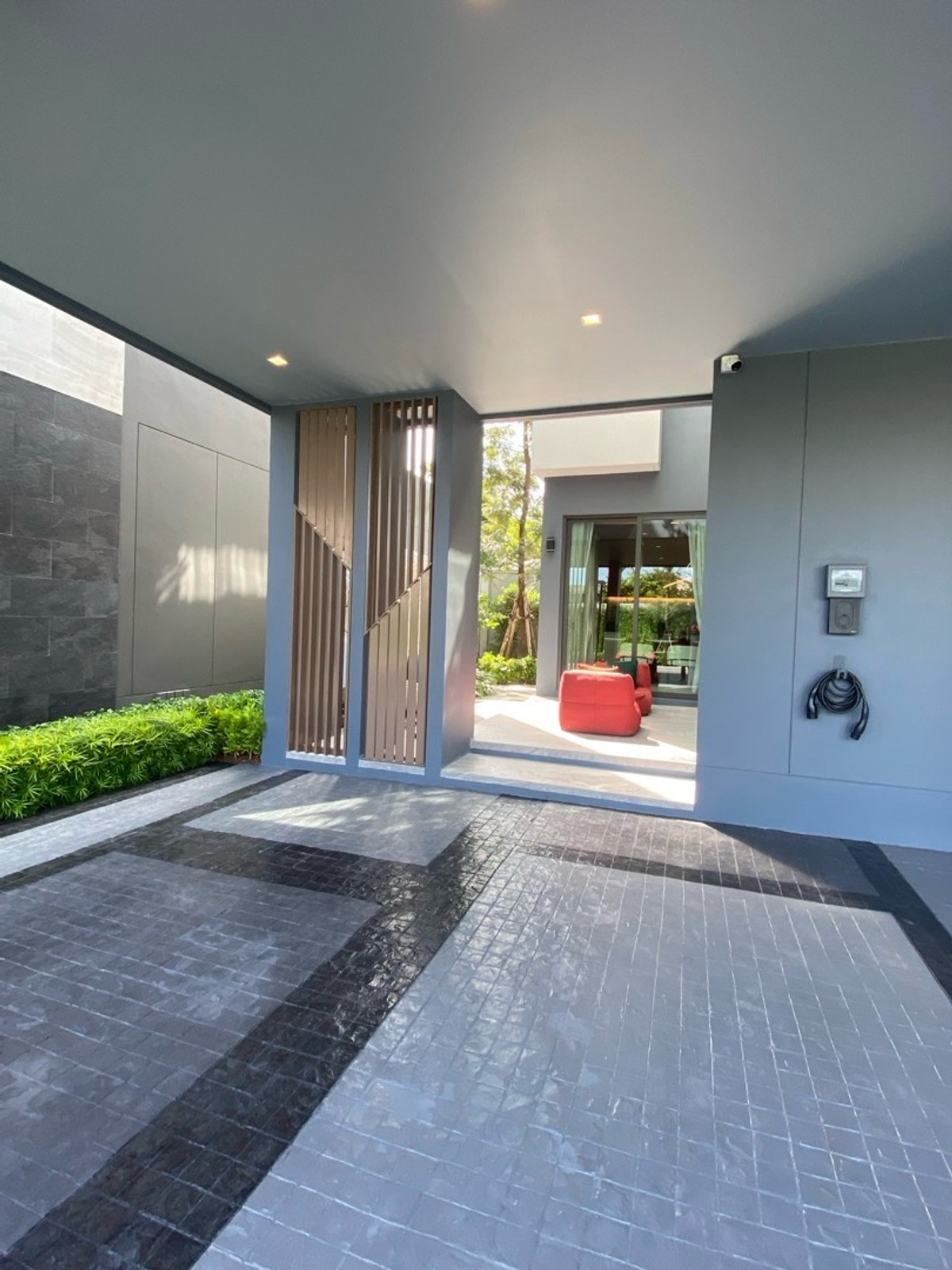 ขายบ้านสุขุมวิท อโศก ทองหล่อ : ขายด่วน! บ้านเดี่ยวหรูมีระดับ ใก้ลทางขึ้นทางด่วน ใกล้สถานีรถไฟฟ้า สุขุมวิท-แยกบางนา การเดินทางสะดวก