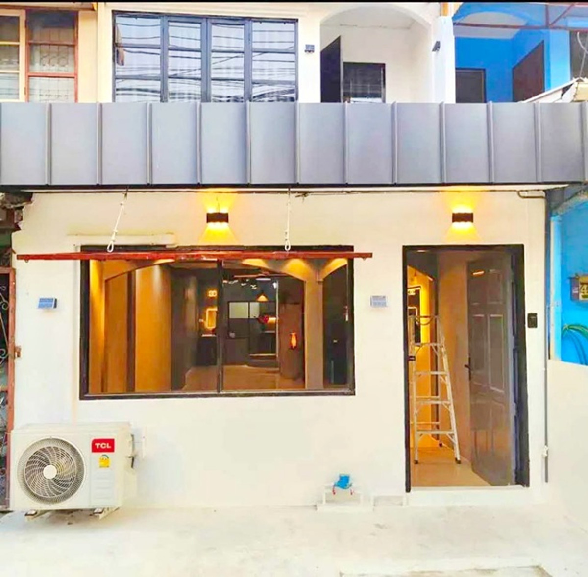 800m. from MRT LakSi Luxury 2-story townhouse for rent completely renovated 25 sq.wa. 215 sq.m. Loading...