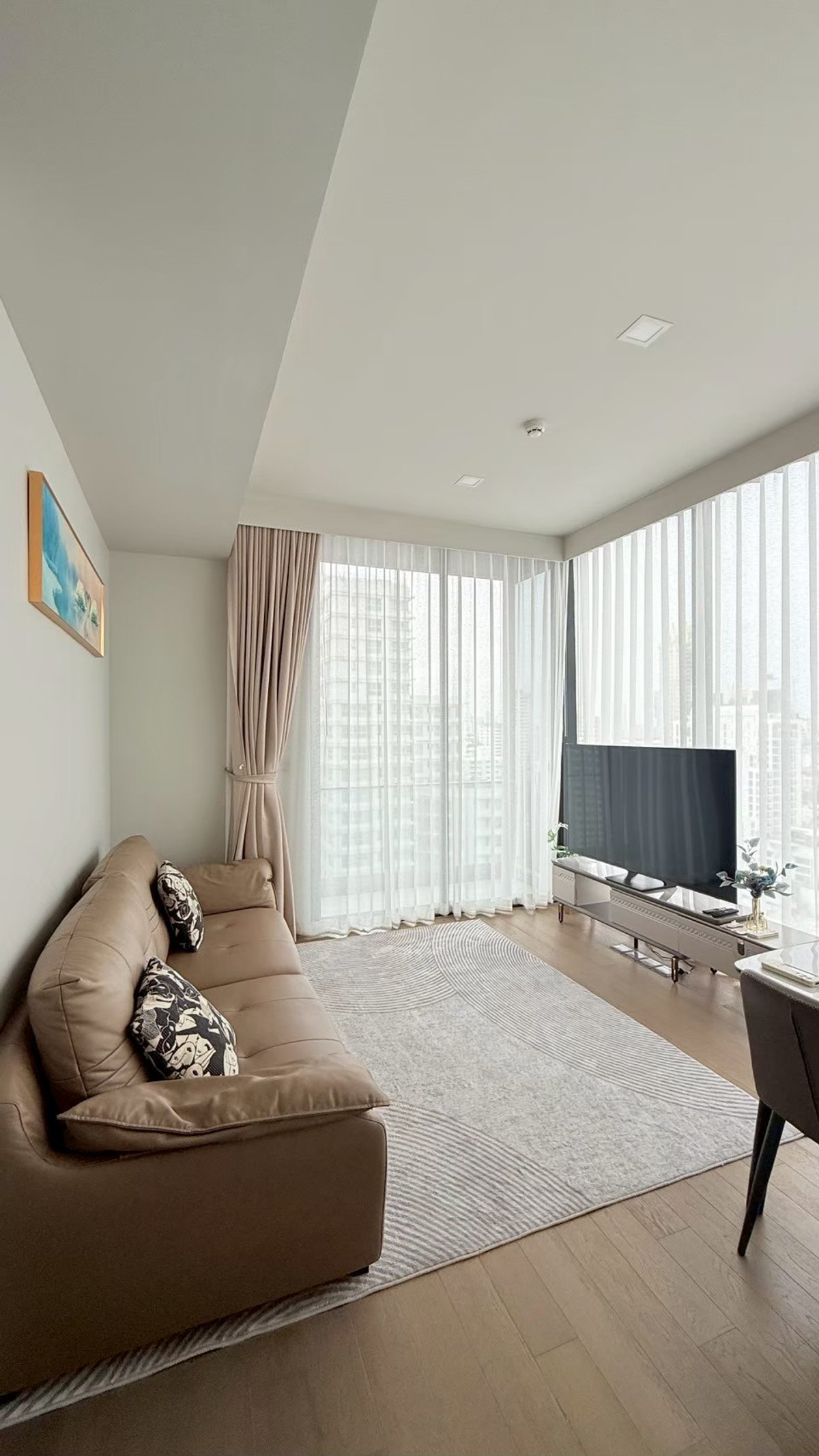 For rent Celes Asoke – Luxury Condominium in the heart of Asoke, the best location… Connect to all business routes, close to both BTS Asoke and MRT Sukhumvit, just 2 minutes. Loading...