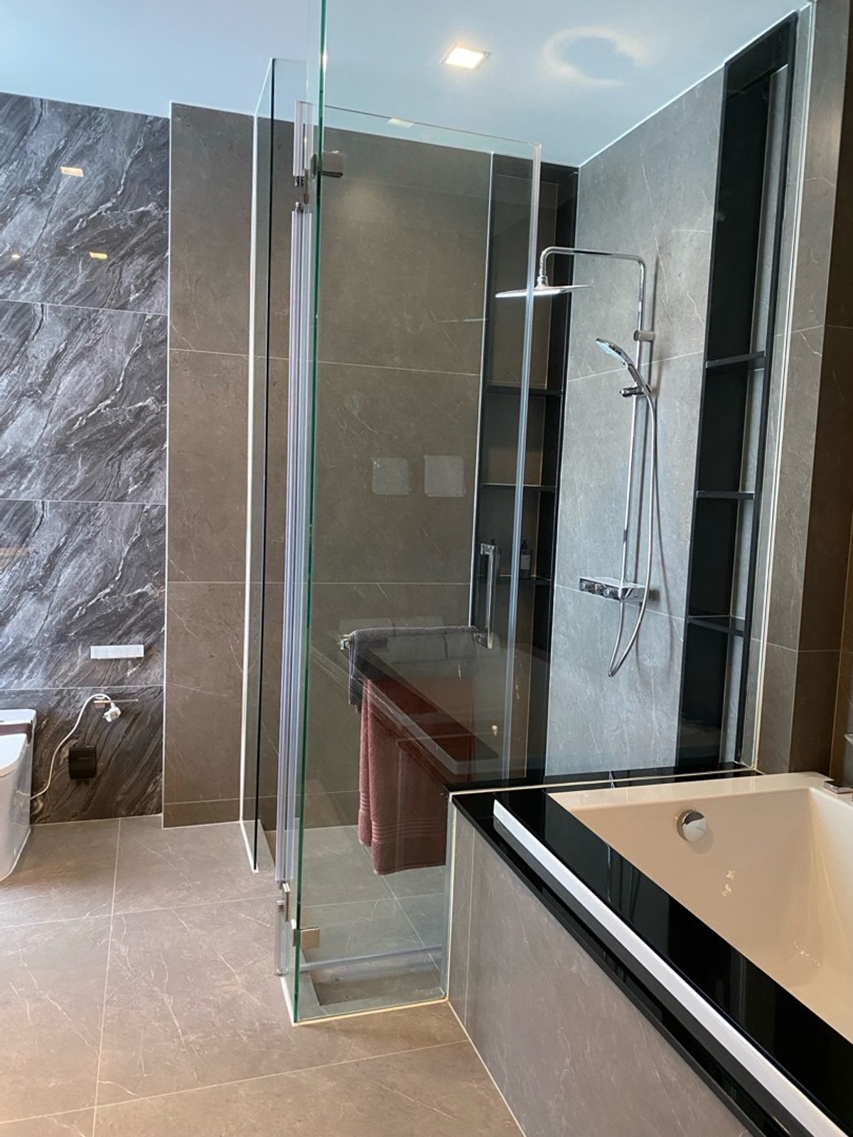 ขายบ้านสุขุมวิท อโศก ทองหล่อ : ขายด่วน! บ้านเดี่ยวหรูมีระดับ ใก้ลทางขึ้นทางด่วน ใกล้สถานีรถไฟฟ้า สุขุมวิท-แยกบางนา การเดินทางสะดวก