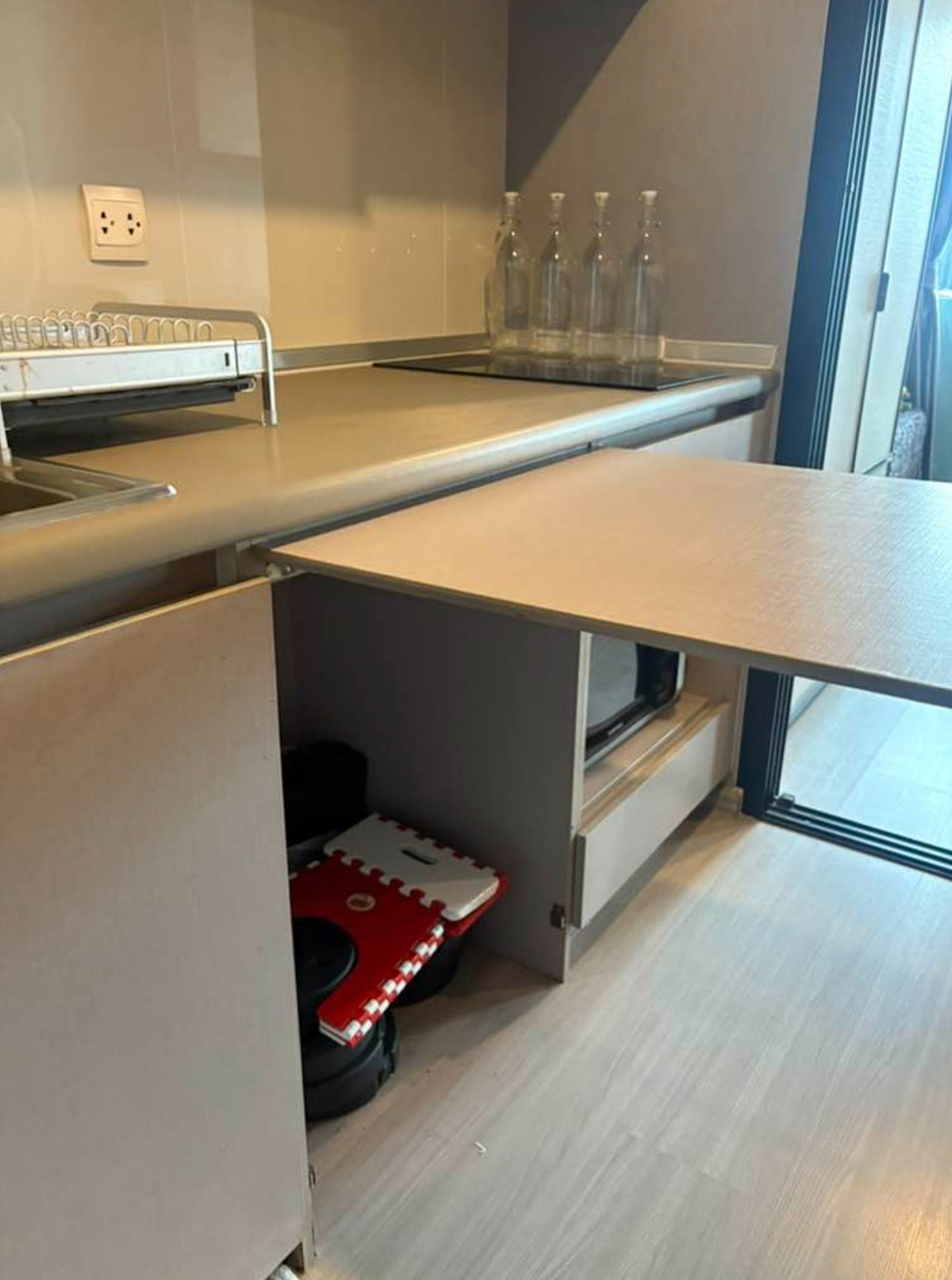 For SaleCondoRama9, Petchburi, RCA : ⚡️ Selling at a loss ⚡️ Aspire asoke ratchada 2.55 Mb Studio 25Sqm ⚡️ Low rise, 6th floor, good view ⚡️ Good position, good direction, not hot ⚡️ There is a shuttle bus to Mrt Rama9 ⚡️ If interested, contact Putter 0928895628