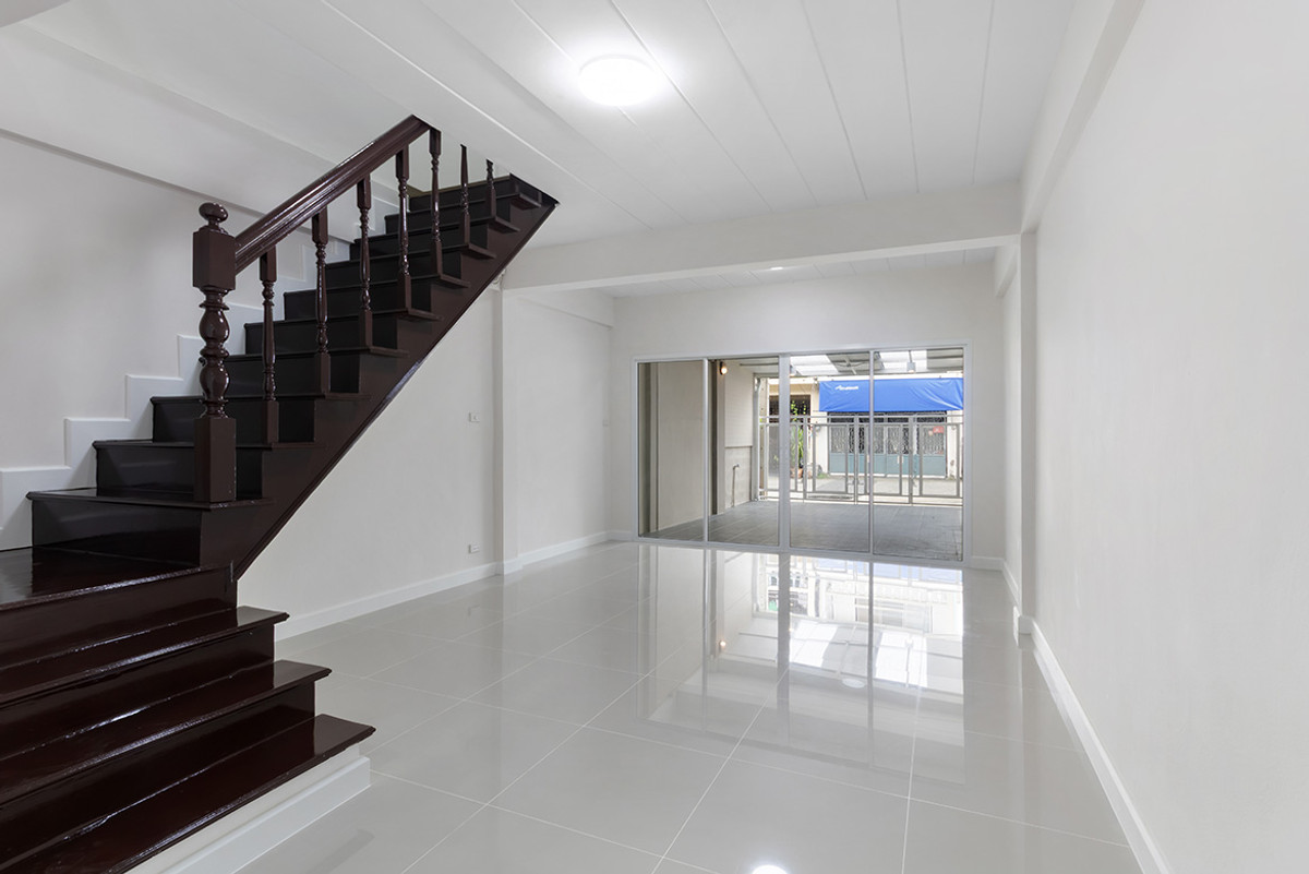 Newly decorated 2-story townhome, Soi Rewadee 57, Intersection 4, near Khae Rai Intersection, Purple Line. Loading...