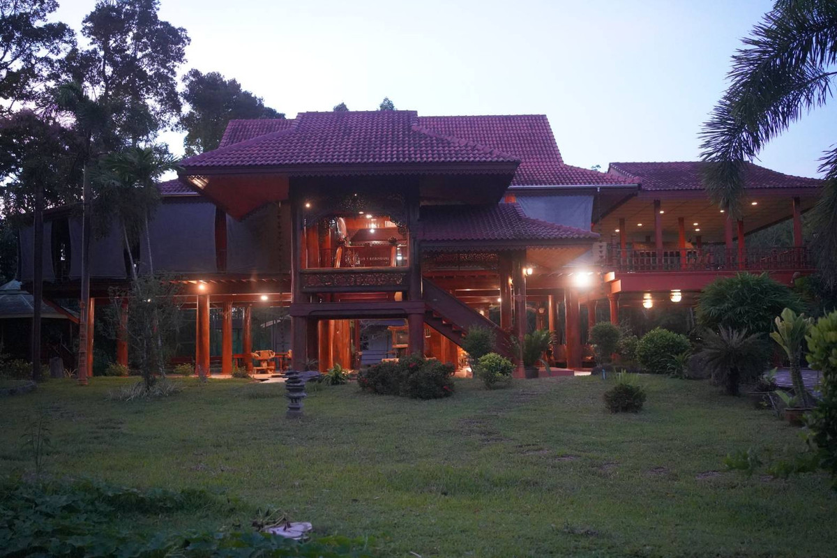 For SaleHouseRayong : 95206 - 2-story detached house for sale, Ka Chet Subdistrict, Mueang District, Rayong Province, entirely made of golden teak wood.