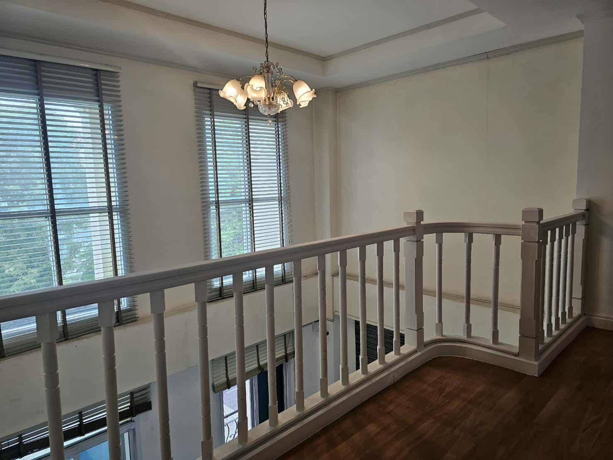 ขายราคาดีที่สุดหมู่บ้านอรุณพัฒน์ ใจกลางเมือง ใกล้เซ็นทรัลพระราม3 ติดถนนยานนาวา ห้องมุม รีโนเวทใหม่ทั้งหลัง 064-974-2441 Loading...