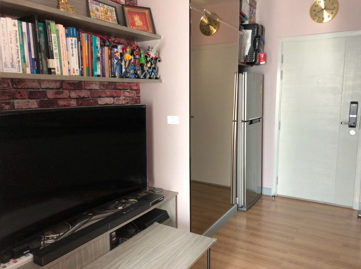 คอนโดลาดพร้าว เซ็นทรัลลาดพร้าว : ขายคอนโด 1 ห้องนอน 1 ห้องนั่งเล่นพร้อมครัว 1 ห้องน้ำ แถมเฟอร์นิเจอร์และเครื่องใช้ไฟฟ้าครบ พร้อมอยู่