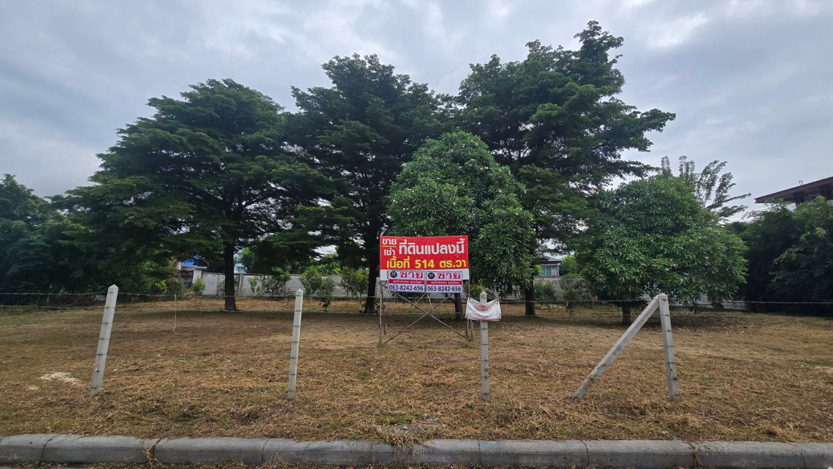 ขายที่ดินนวมินทร์ รามอินทรา : ขายที่ดินถมแล้ว แปลงใหญ่ ทำเลดี ซอยพระยาสุเรนทร์ 21 แยก 3 – คลองสามวา ติดหมู่บ้าน เดอะเซนโทร รามอินทรา109 เนื้อที่ 514 ตารางวา ถมเรียบร้อยแล้ว หน้ากว้าง 48 เมตร ลึก 42 เมตร