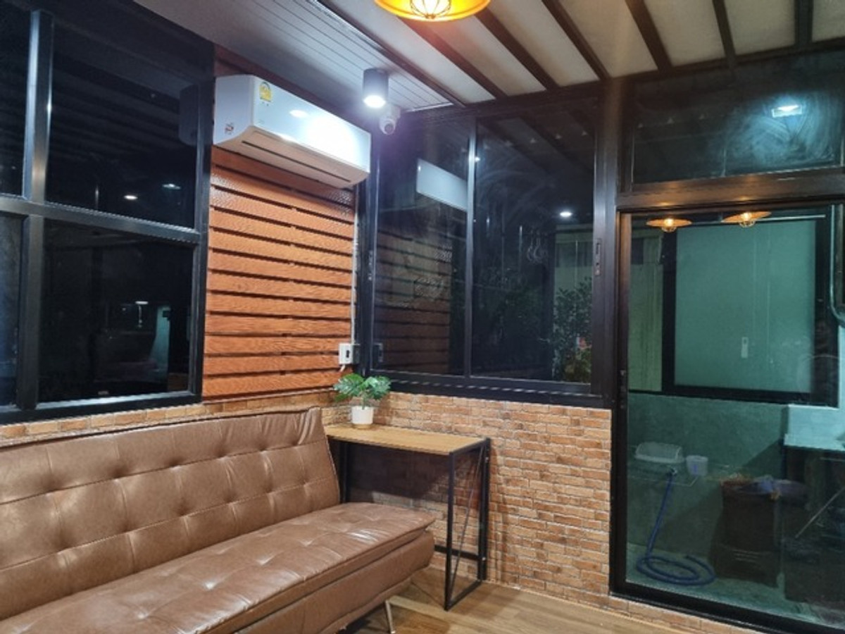 ขายโฮมออฟฟิศปทุมธานี รังสิต ธรรมศาสตร์ : PZ1 : ขายถูก อาคารสำนักงาน 5 ชั้น รีโนเวทใหม่ เนื้อที่ 18 ตรว. พื้นที่ใช้สอย 360 ตรม. ม.สถาพร รังสิต-คลองสาม ติดถนนรังสิต-นครนายก และ ห้างโลตัสคลอง 4 ต.บึงยี่โถ อ.ธัญบุรี จ.ปทุมธานี