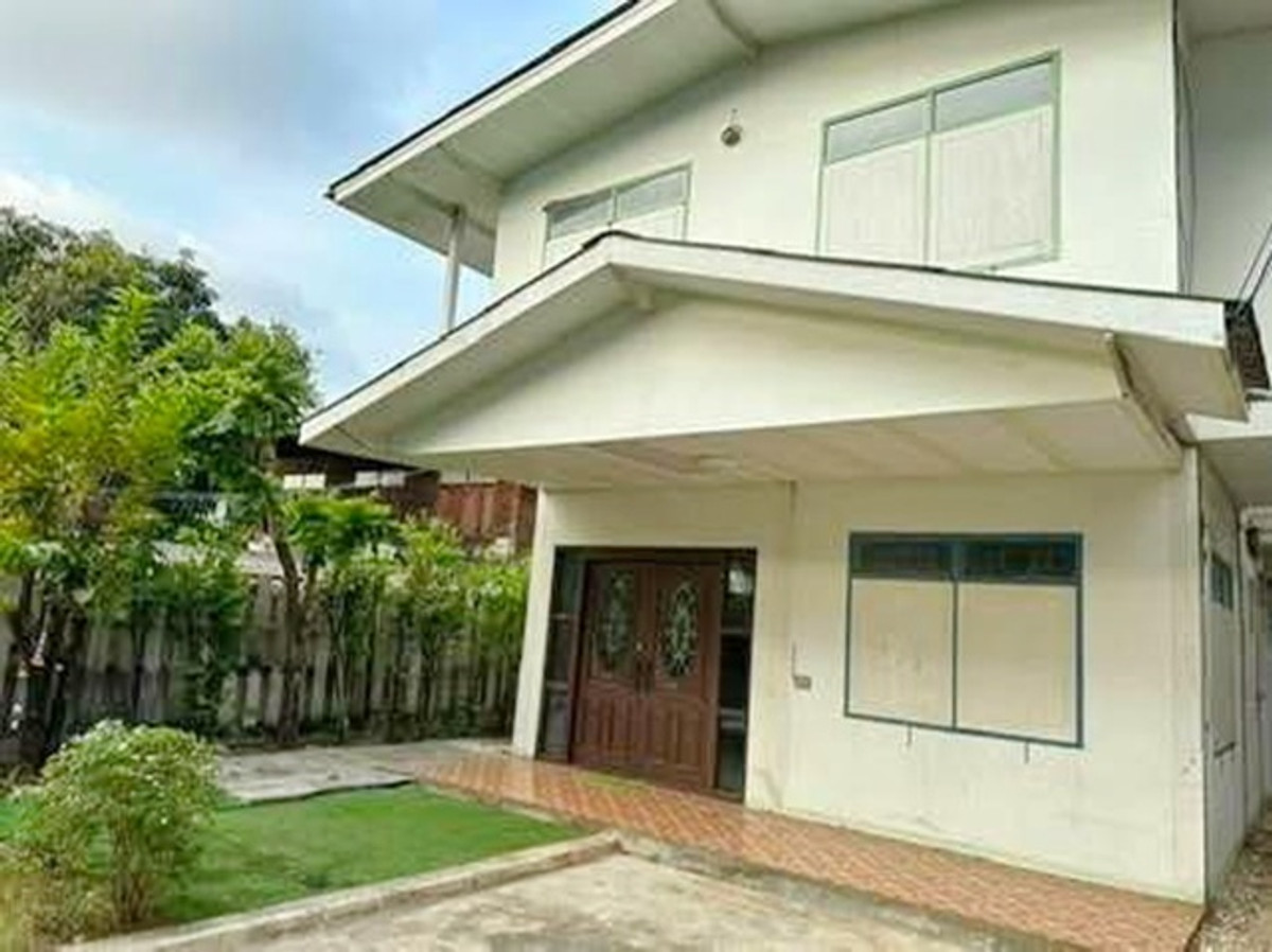 Sukhumvit Expressway 60-68 BTS Udomsuk 500m. 2-story detached house for rent 52sq.wa. 210sq.m Loading...