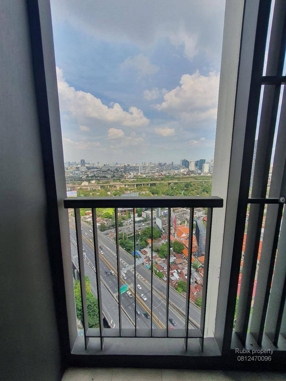 For SaleCondoWitthayu, Chidlom, Langsuan, Ploenchit : (RB1367) Life One Wireless — High Floor Unit ✨Luxury condo in the heart of Ploenchit, Prime CBD location, convenient travel, near BTS Ploenchit 🚆