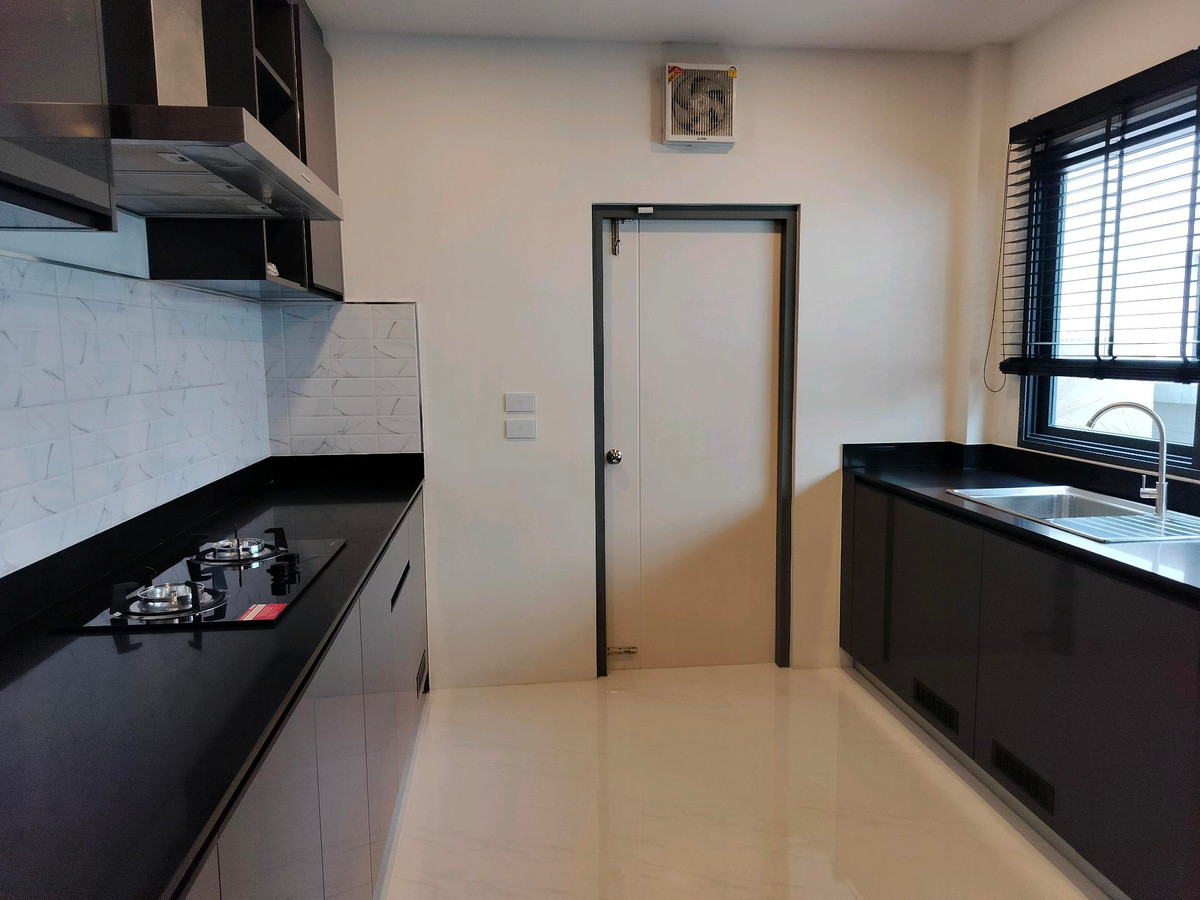 ให้เช่าบ้านบางนา แบริ่ง ลาซาล : ให้เช่าด่วน บ้านใหม่ เดอะ ซิตี้ บางนา Tel 083-966-3665