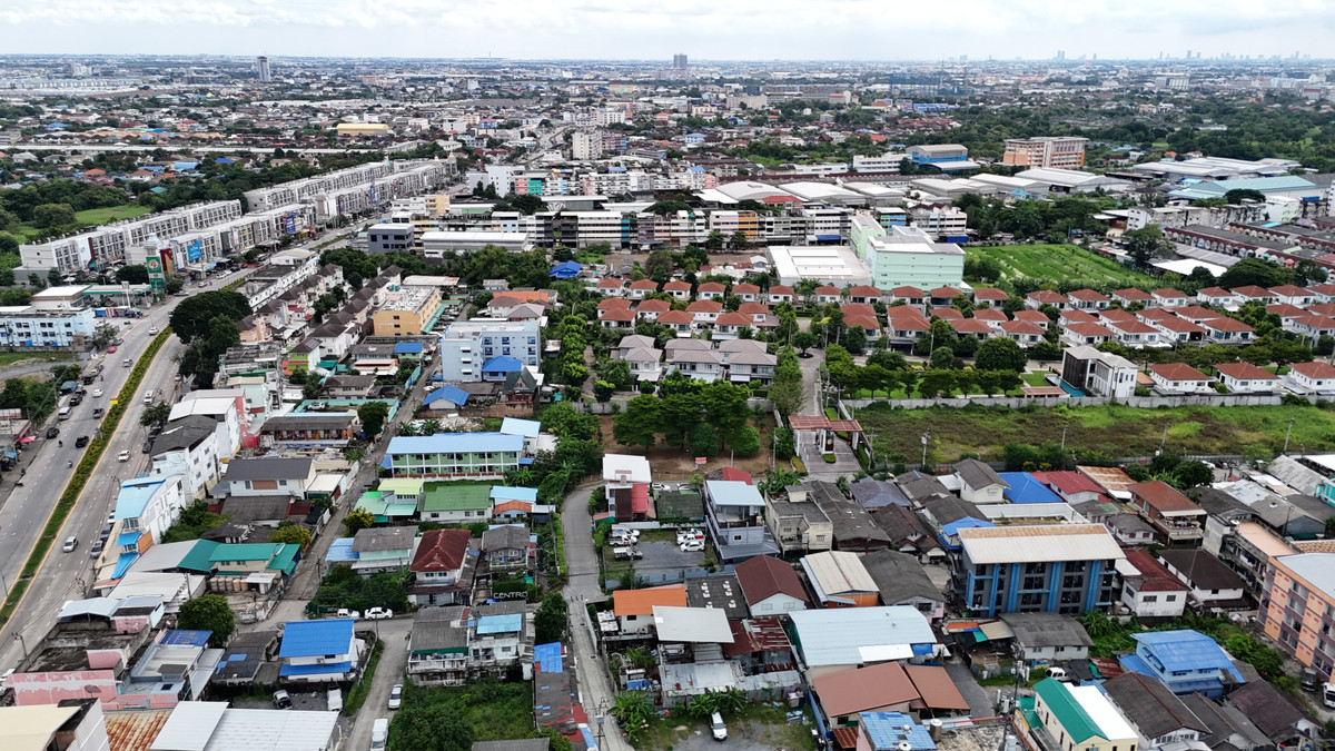 ขายที่ดินนวมินทร์ รามอินทรา : ขายที่ดินถมแล้ว แปลงใหญ่ ทำเลดี ซอยพระยาสุเรนทร์ 21 แยก 3 – คลองสามวา ติดหมู่บ้าน เดอะเซนโทร รามอินทรา109 เนื้อที่ 514 ตารางวา ถมเรียบร้อยแล้ว หน้ากว้าง 48 เมตร ลึก 42 เมตร