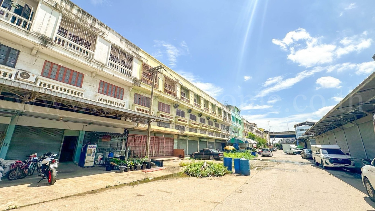 Commercial building, 3.5 floors, 2 units, Phahonyothin 78, near Rangsit Hospital. Loading...