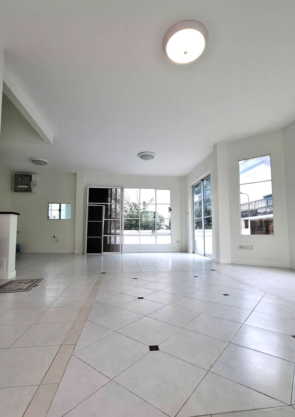 For SaleHousePathum Thani,Rangsit, Thammasat : Single detached house on the corner of Chaiyaphruek 2 - next to Road 345, Bang Khu Wat, good location, convenient travel, connecting to Kanchanaphisek Road, Ratchaphruek Road, Kanlapapruek Road, expressway connecting Chaengwattana Road.