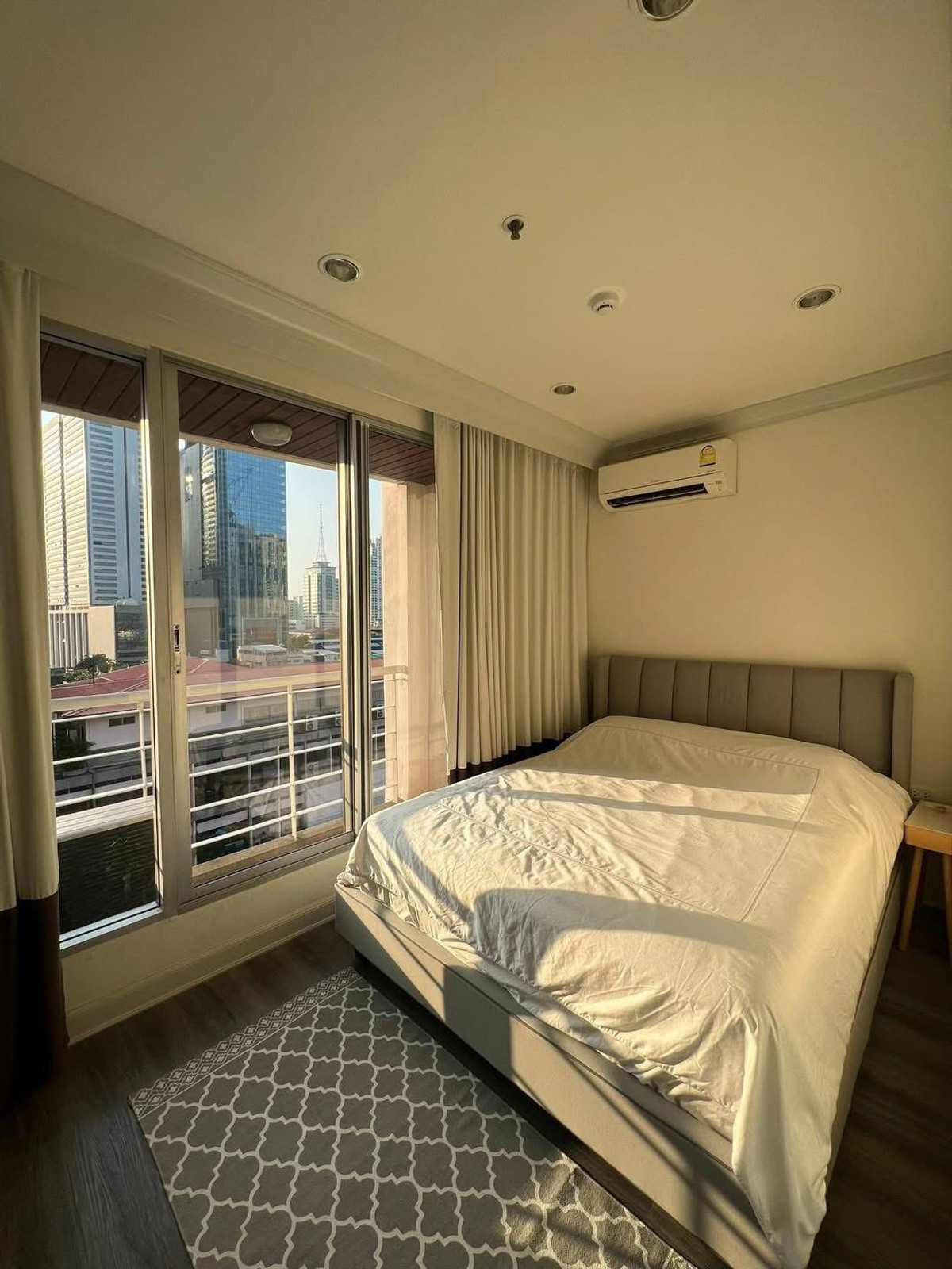 for rent Pathumwan resort 2 bed special deal ðâ
âïļ Loading...