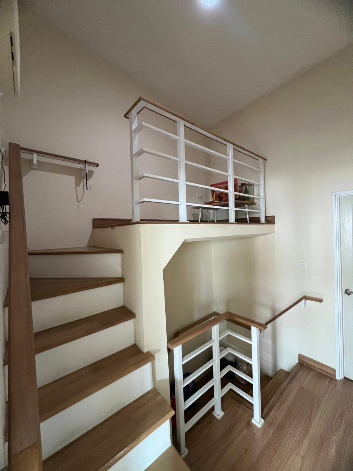 ขายราคาดีที่สุด หมู่บ้านโกลเด้นซิตี้ ปิ่นเกล้า-จรัญฯ ทำเลดี เข้าออกสะดวก ใกล้พระราม 7 / ปิ่นเกล้า / ซังฮี้ / พระราม 5 / ราชพฤกษ์ ติดแหล่งช้อปปิ้งและโรงพยาบาล ตอบไว 064-974-2441 Loading...