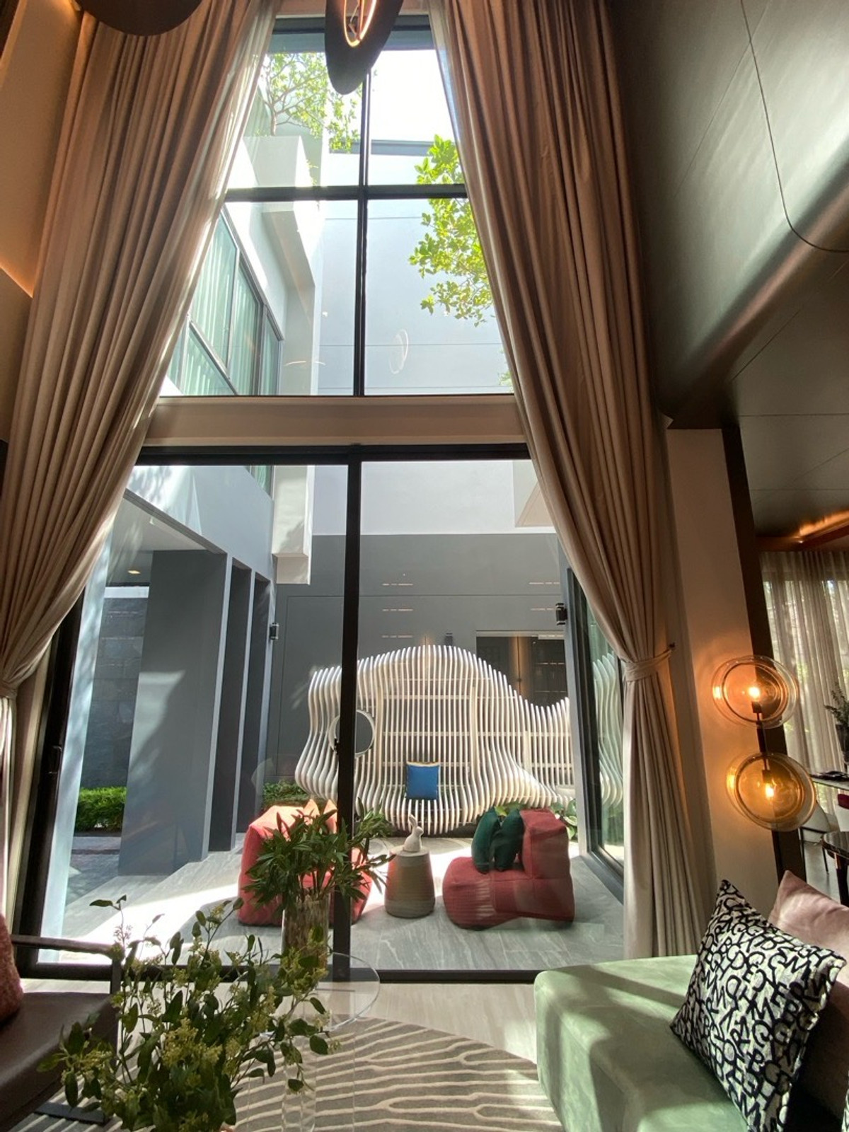 ขายบ้านสุขุมวิท อโศก ทองหล่อ : ขายด่วน! บ้านเดี่ยวหรูมีระดับ ใก้ลทางขึ้นทางด่วน ใกล้สถานีรถไฟฟ้า สุขุมวิท-แยกบางนา การเดินทางสะดวก