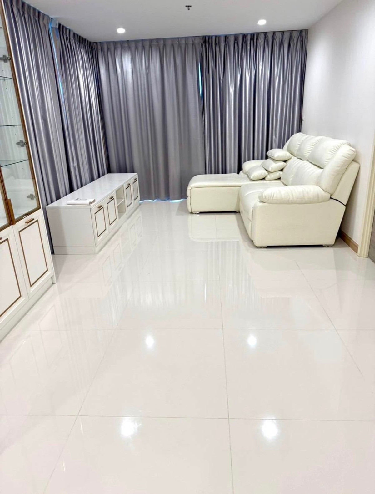 ขาย คอนโด ศุภาลัย ริวา แกรนด์ พระราม 3 ชั้น 20 ตึก C  ขนาด 99.53   ตรม. 2 ห้องนอน 2ห้องน้ำ  ราคา 10,000,000 บาท ใกล้เซ็นทรัล พระราม 3 ธนาคารกรุงศรีสำนักงานใหญ่  Loading...