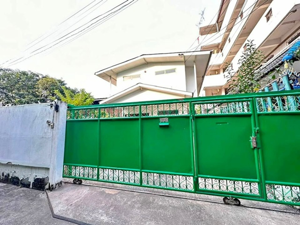 For RentHouseOnnut, Udomsuk : Sukhumvit Expressway 60-68 BTS Udomsuk 500m. 2-story detached house for rent 52sq.wa. 210sq.m