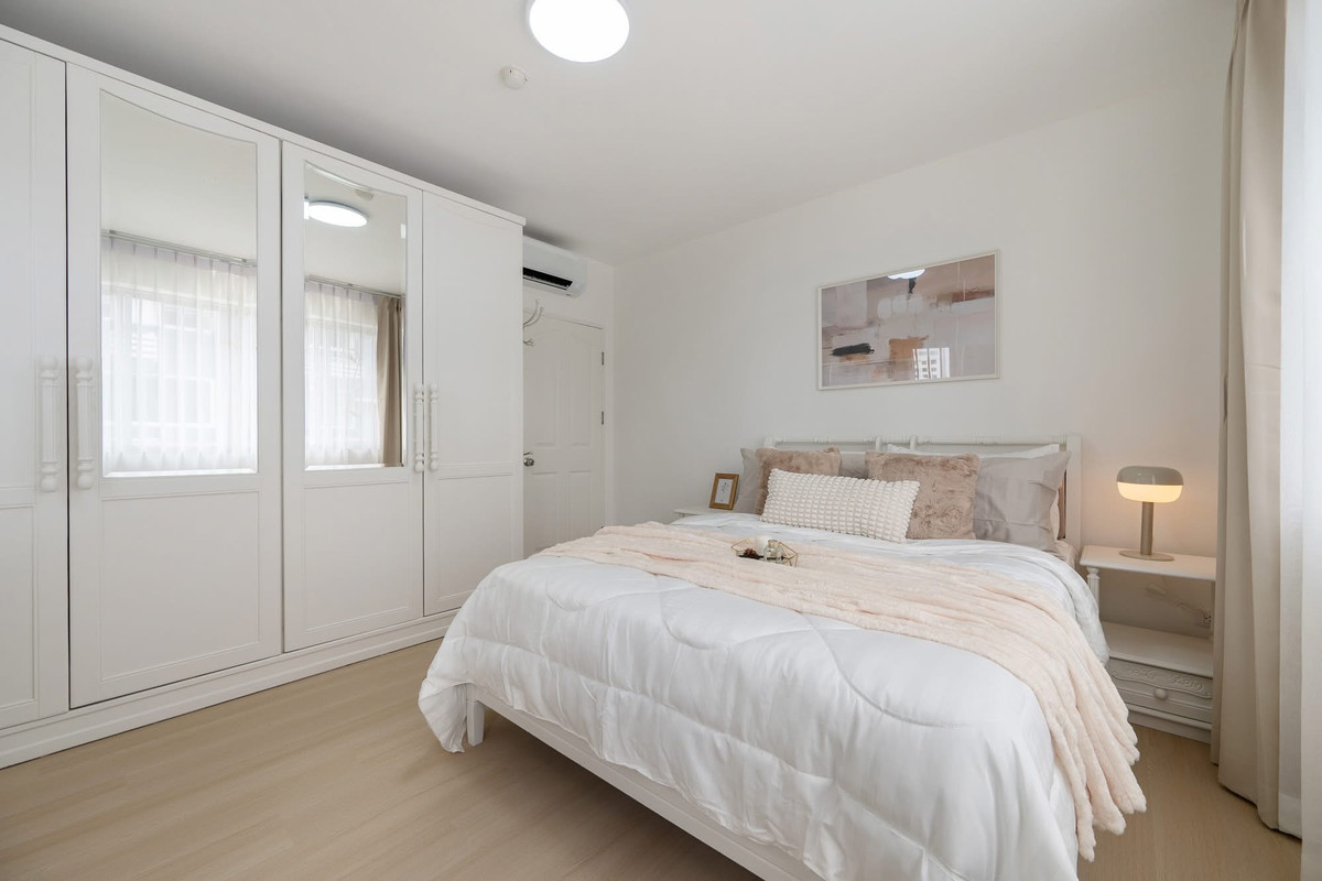 City Home Ratchada Soi 10, large room, jumbo size, 2 bedrooms, beautiful room, smooth, close to the BTS_Do773 Loading...