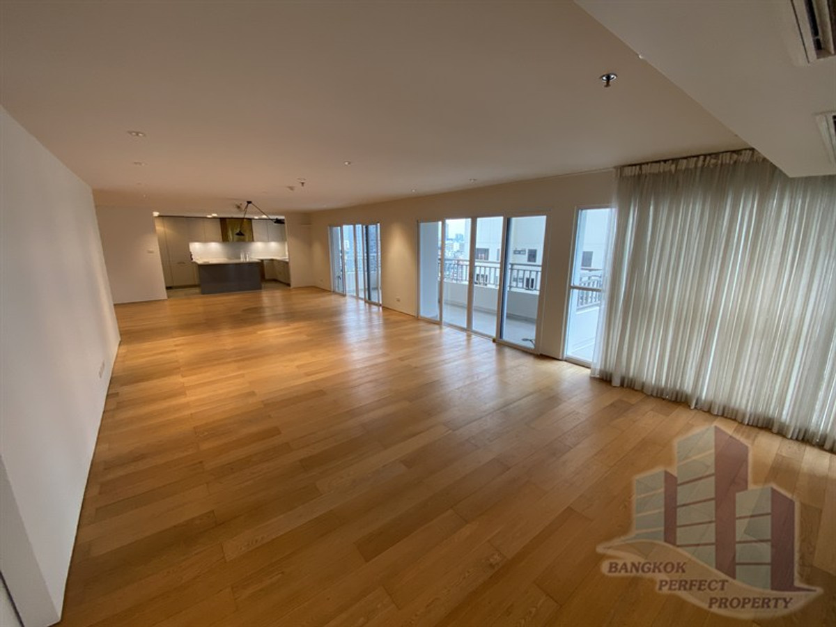 Beautiful 4 bedrooms with 341 sqm, just renovated in Sathorn For Rent Loading...