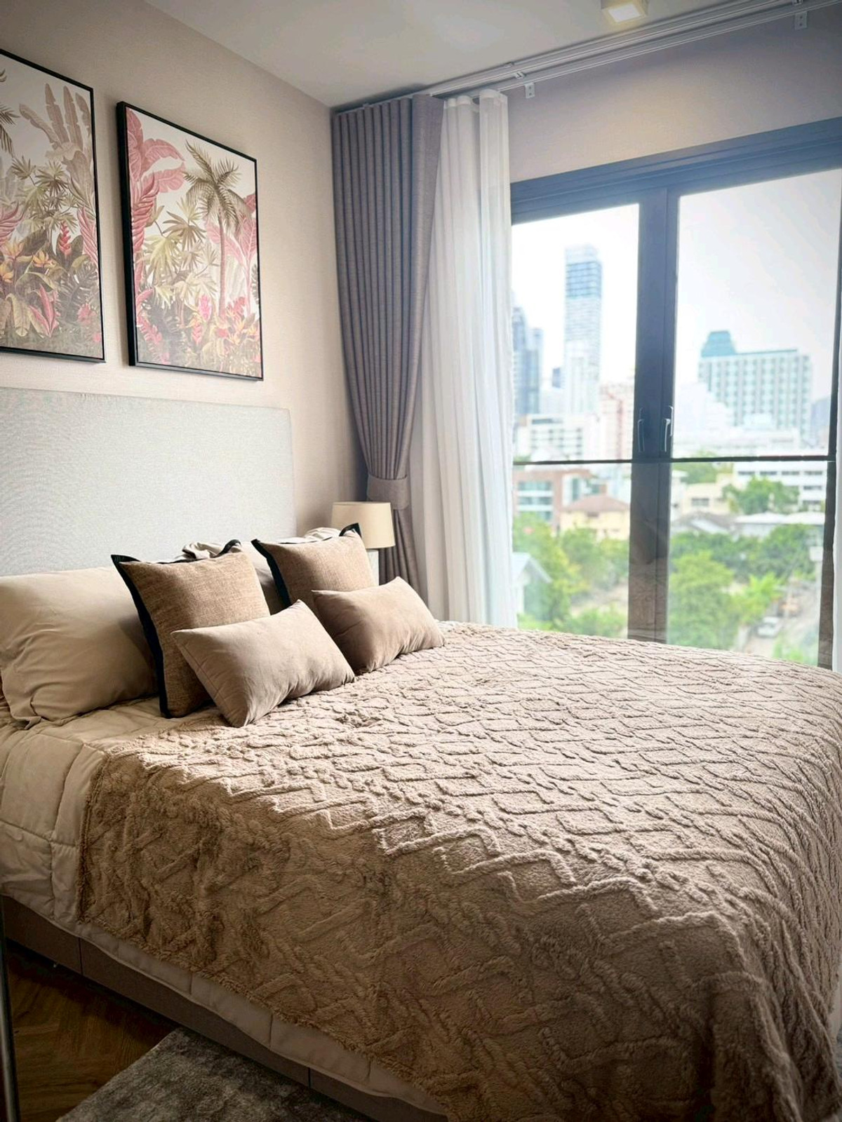 ให้เช่าคอนโดสุขุมวิท อโศก ทองหล่อ : ราคาพิเศษ ให้เช่าห้องคอนโด ใหม่เอี่ยม !!!!!!!!!
โครงการ Chapter ทองหล่อ 25
พักคอนโด Low rise 8 ชั้น ใกล้ BTS ทองหล่อ และ EmQuartier