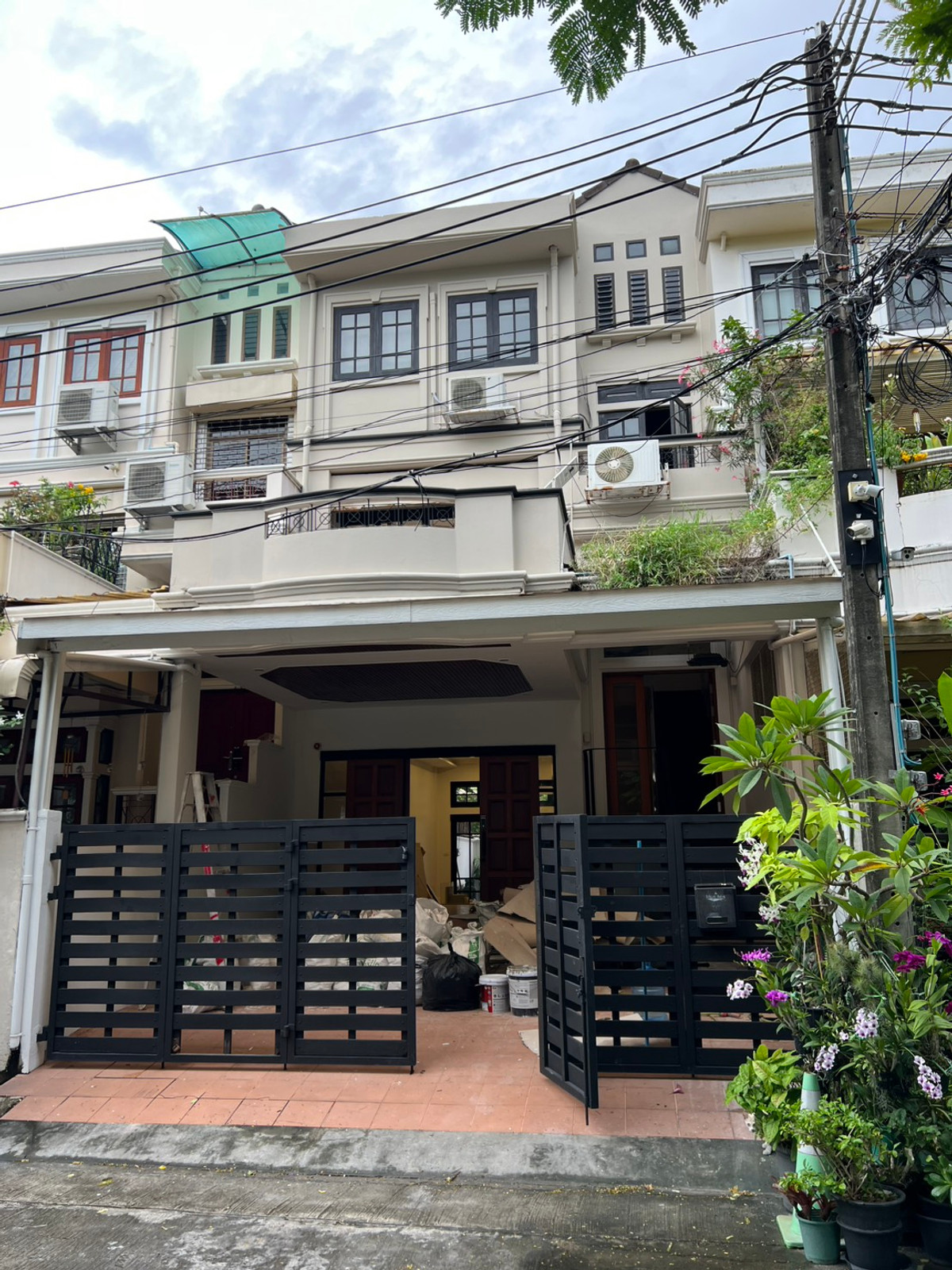 For RentTownhomeOnnut, Udomsuk : HR2944 Townhouse for rent, 4 floors, usable area 260 sq m, Soi Sukhumvit 71 (Soi Pridi Banomyong), convenient travel, near BTS Phra Khanong.