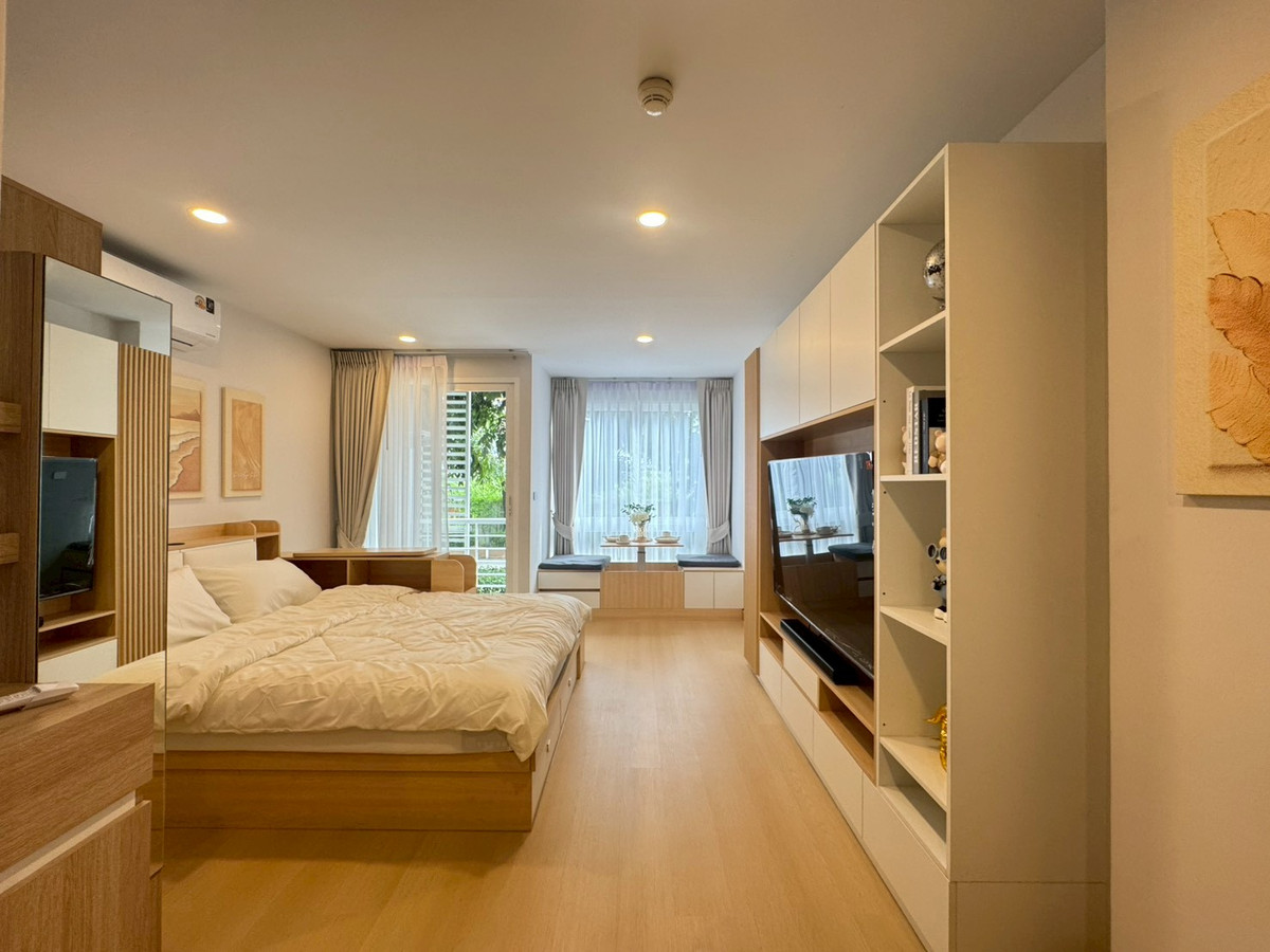 Warm tone condo Simple but livable ☕ Airlink Residence, beautiful room, complete with built-ins. Natural light fills the room Near Suvarnabhumi, convenient travel, price only 1.59 million baht. Loading...