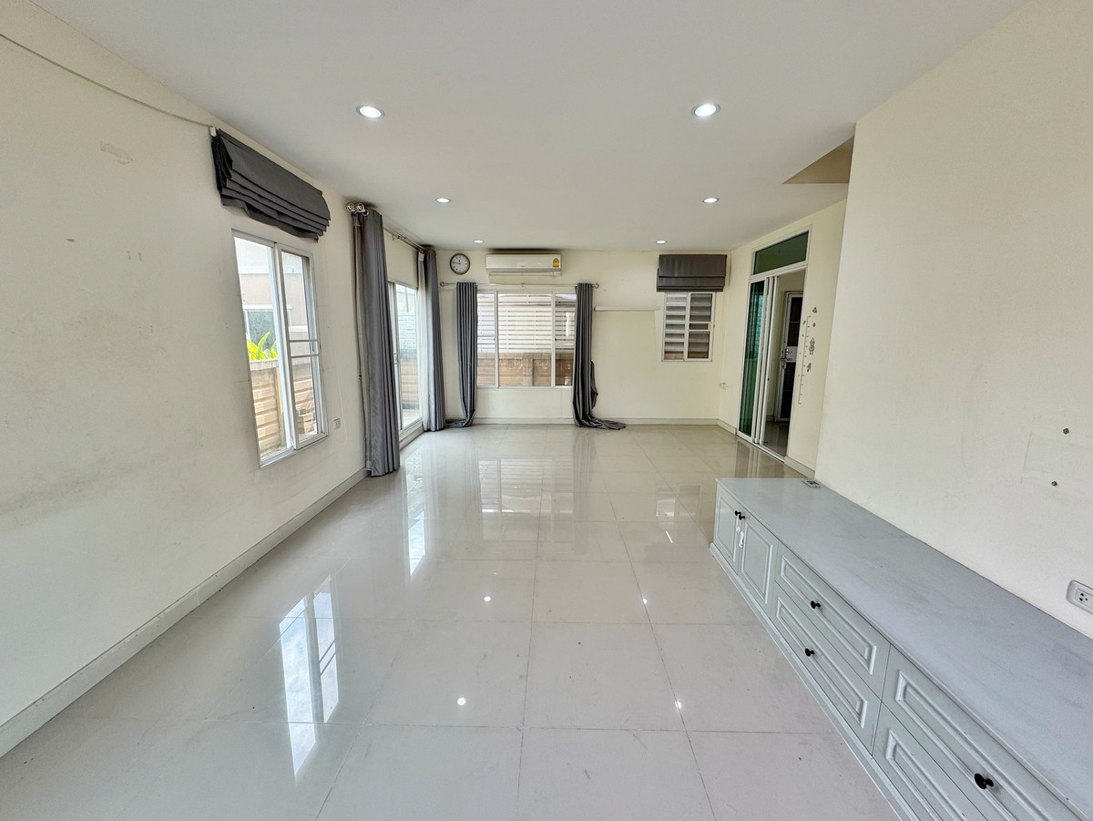 Single house for sale, Passorn 26 (Ratchaphruek-Tiwanon), new design, complete additions, ready to move in, location 345 Pathum Thani Road. Loading...