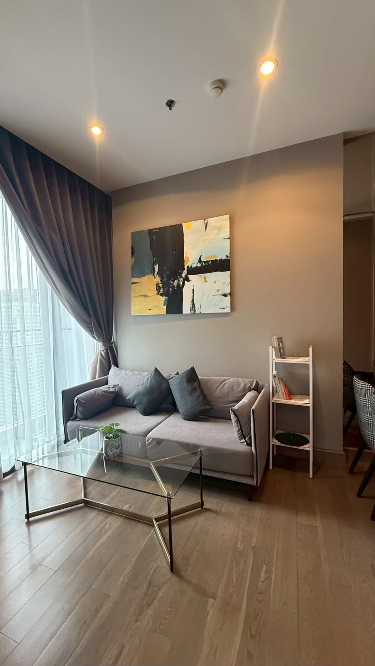 For rent: The Esse at Singha Complex – Luxury Condominium, above class, in the heart of Asoke, the most luxurious condo on the Asoke-Phetchaburi location, next to MRT Phetchaburi, convenient travel, connecting all business routes, many sizes, starting at  Loading...
