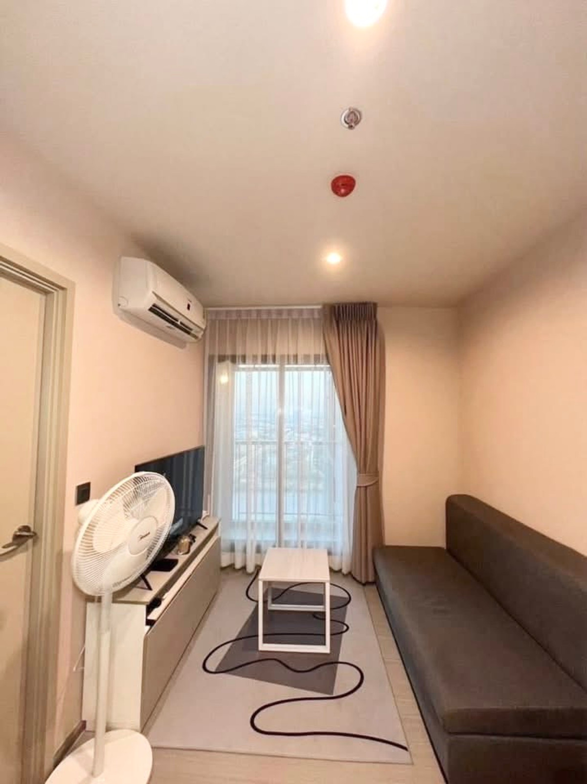 ให้เช่าคอนโดสมุทรปราการ สำโรง : เช่าคอนโด Aspire Erawan Prime ห้องสวยพร้อมเฟอร์นิเจอร์ ส่วนกลางจัดเต็ม ติดBTSเอราวัณ / โทร 099-149-5164