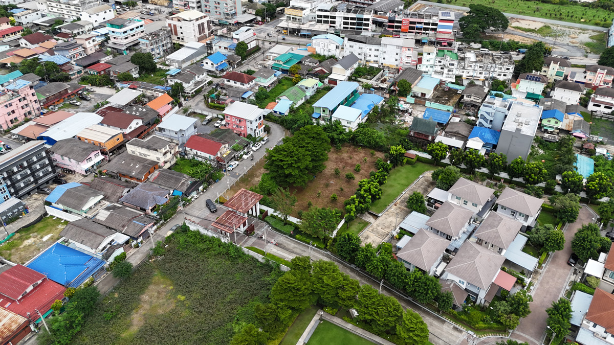 ขายที่ดินนวมินทร์ รามอินทรา : ขายที่ดินถมแล้ว แปลงใหญ่ ทำเลดี ซอยพระยาสุเรนทร์ 21 แยก 3 – คลองสามวา ติดหมู่บ้าน เดอะเซนโทร รามอินทรา109 เนื้อที่ 514 ตารางวา ถมเรียบร้อยแล้ว หน้ากว้าง 48 เมตร ลึก 42 เมตร