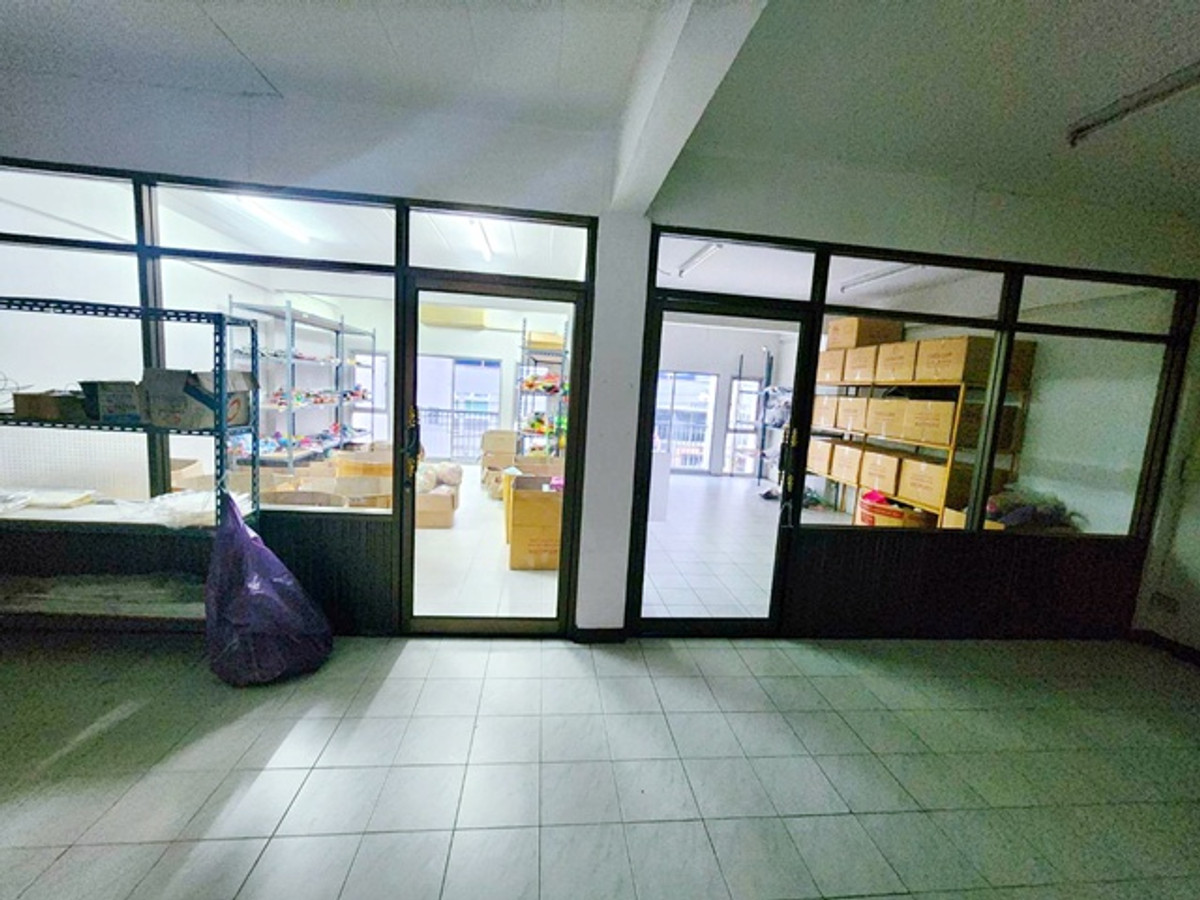 Commercial building for rent 3 units 5-storey Fashion 2.3km. Nawamin MRT RamIntra km.9 83 700m. 62s Loading...