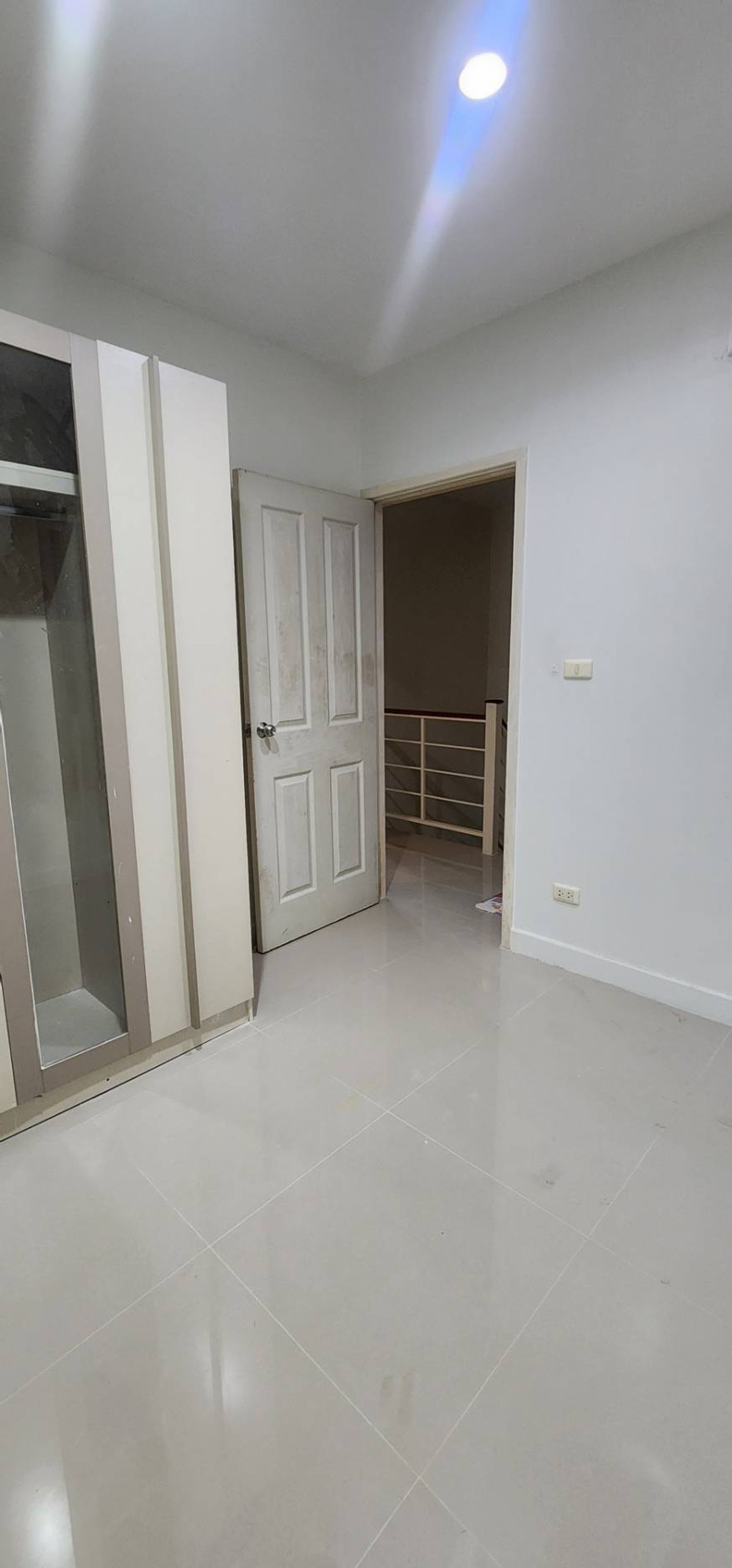 ขายปล่อยเช่า บ้านใกล้สถานีรถไฟฟ้า มีนบุรี หน้าโรงเรียนนานาชาติเอกบูรพาวิเทศศึกษา  Loading...