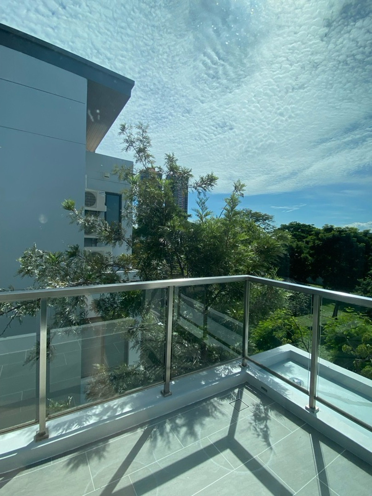 ขายบ้านสุขุมวิท อโศก ทองหล่อ : ขายด่วน! บ้านเดี่ยวหรูมีระดับ ใก้ลทางขึ้นทางด่วน ใกล้สถานีรถไฟฟ้า สุขุมวิท-แยกบางนา การเดินทางสะดวก