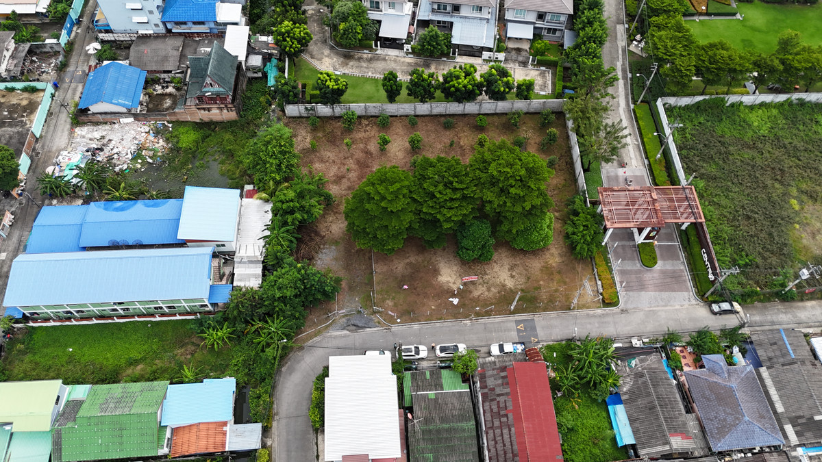 ขายที่ดินนวมินทร์ รามอินทรา : ขายที่ดินถมแล้ว แปลงใหญ่ ทำเลดี ซอยพระยาสุเรนทร์ 21 แยก 3 – คลองสามวา ติดหมู่บ้าน เดอะเซนโทร รามอินทรา109 เนื้อที่ 514 ตารางวา ถมเรียบร้อยแล้ว หน้ากว้าง 48 เมตร ลึก 42 เมตร