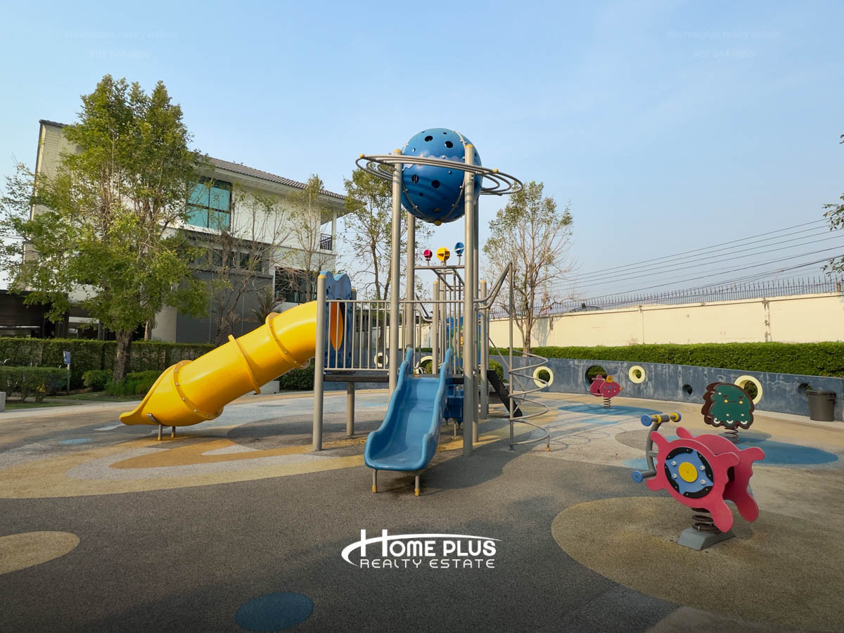 ทาวน์โฮม 3 ชั้น ศุภาลัย เอสเซ้นส์ ลาดพร้าว (Supalai Essence Ladprao) Loading...