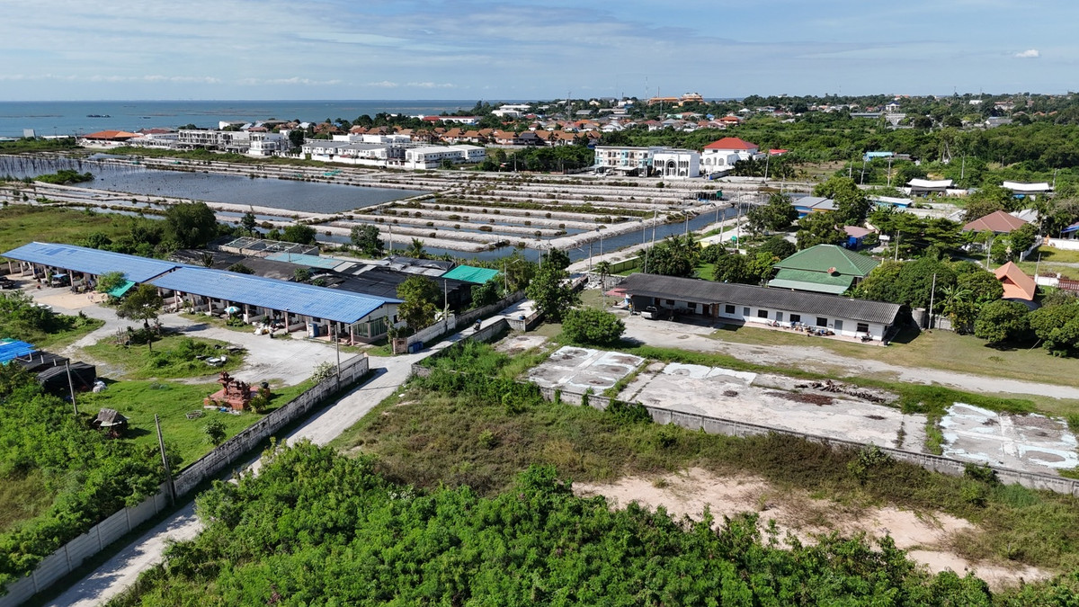Empty land for sale, prime location, only 600 meters from the sea, Mueang District, Chonburi Province. Loading...