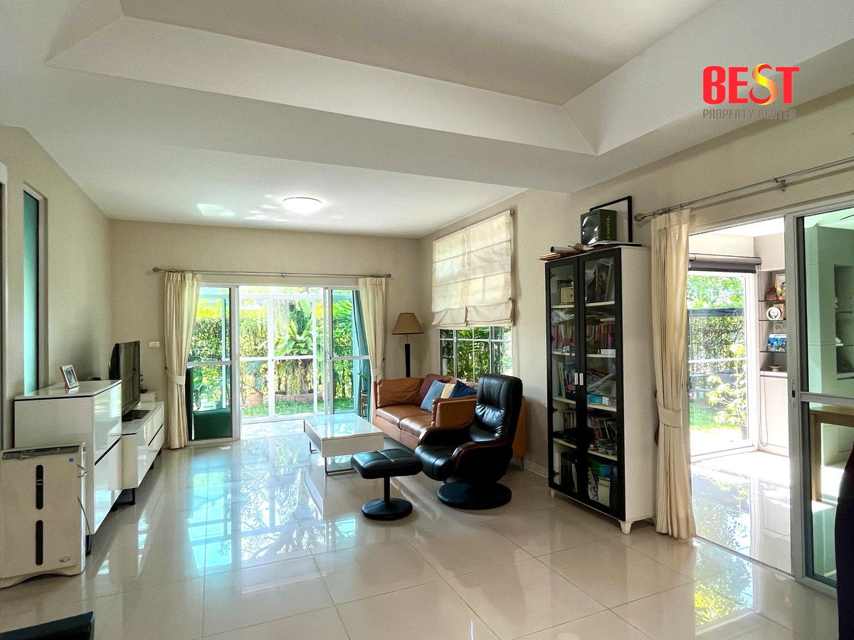 Single detached house for sale, corner house, Chaiyaphruek Village. Ramintra-Wongwaen, beautiful condition, ready to move in. Near Fashion Island - MRT Khubon - Chatuchot Expressway Loading...