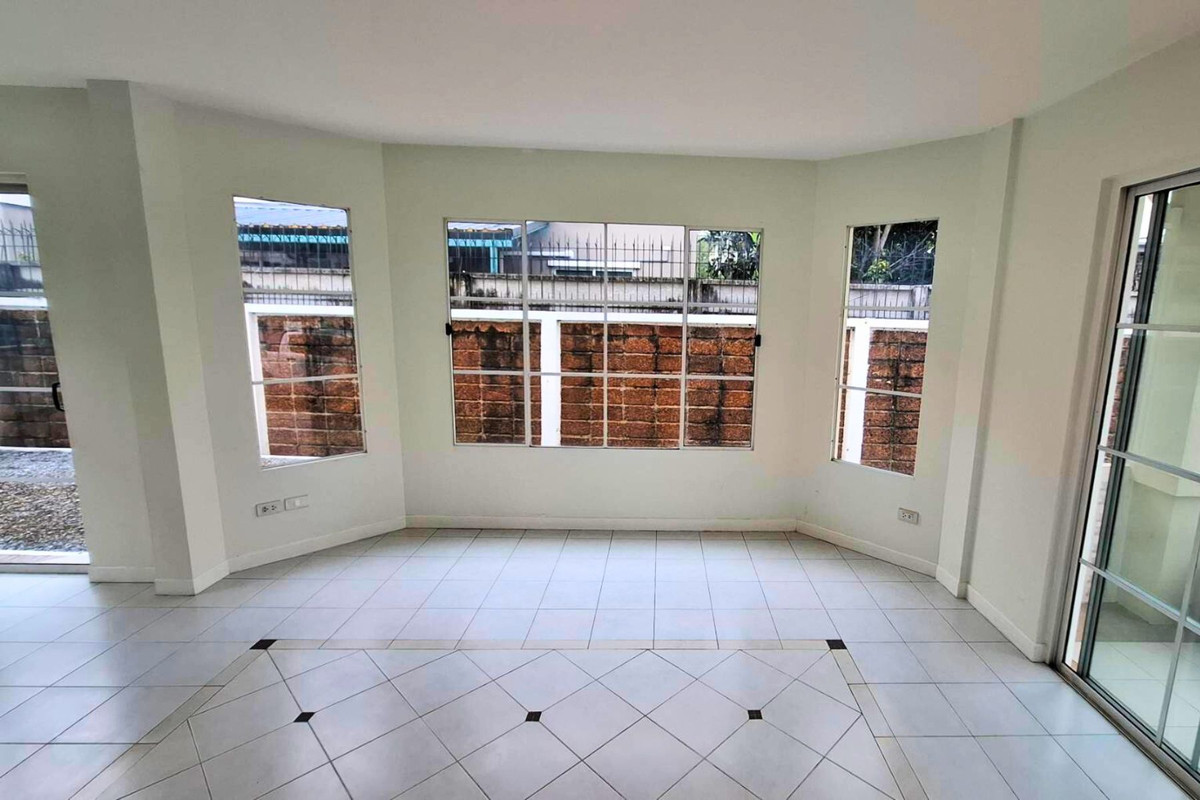 For SaleHousePathum Thani,Rangsit, Thammasat : Single detached house on the corner of Chaiyaphruek 2 - next to Road 345, Bang Khu Wat, good location, convenient travel, connecting to Kanchanaphisek Road, Ratchaphruek Road, Kanlapapruek Road, expressway connecting Chaengwattana Road.