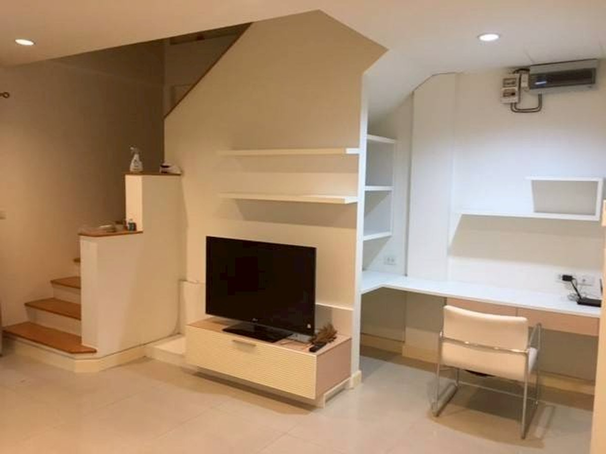 For rent-sale, 3-story townhome, good location, near Sathorn, Metro Village, Sathorn-Kanlapaphruek. Beautiful house ready to move in Loading...