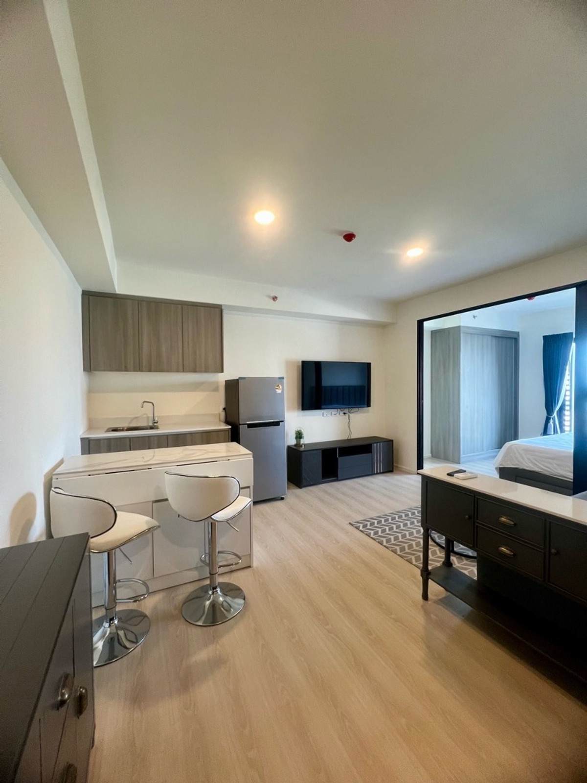 For RentCondoBangna, Bearing, Lasalle : A Space Mega 2 For RENT, beautifully decorated room, ready to move in.

1 bedroom, 1 bathroom, Type : AB, room size 34 sq m., golf course view. 
For rent with furniture and complete electrical appliances Just carry your bag and move in.