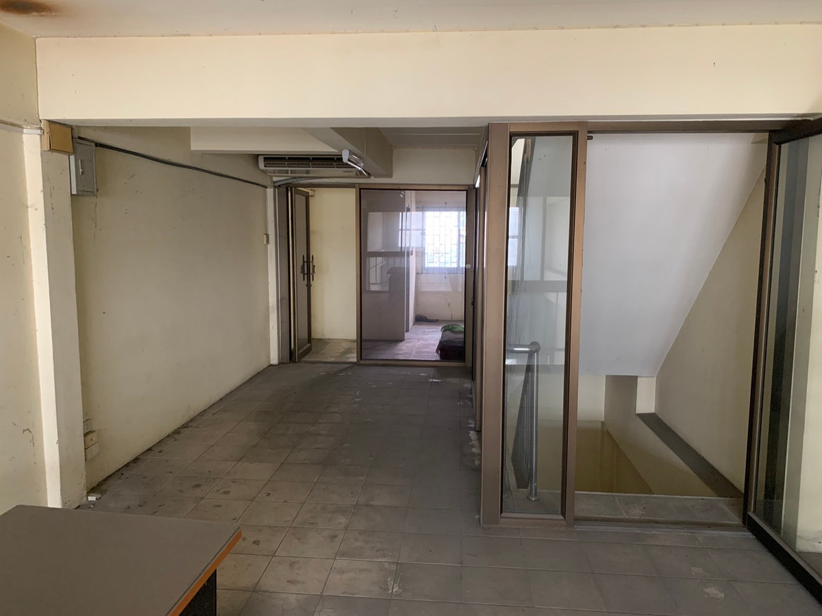 Commercial building next to Bangna-Trad Road. (Bangkok-Pattaya) only 3 million! Worth the investment, trading location | 17.5 sq m, 4 bedrooms Loading...