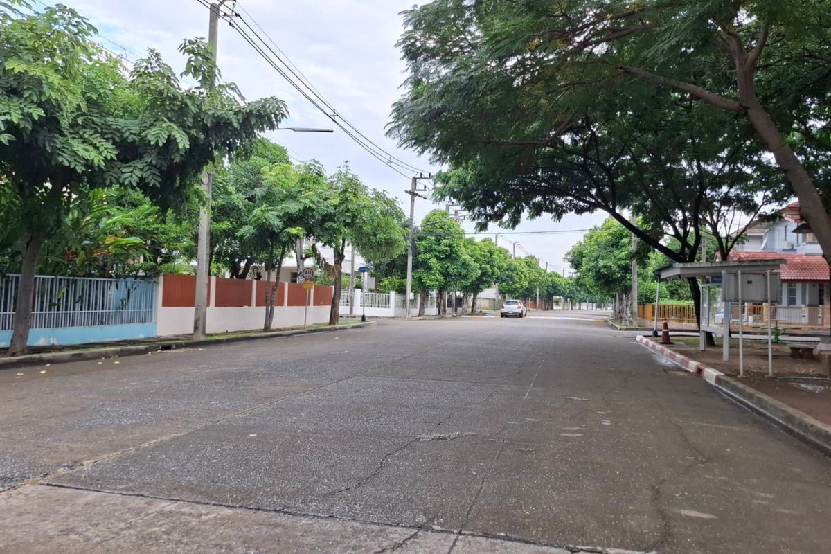 For SaleHousePathum Thani,Rangsit, Thammasat : Single detached house on the corner of Chaiyaphruek 2 - next to Road 345, Bang Khu Wat, good location, convenient travel, connecting to Kanchanaphisek Road, Ratchaphruek Road, Kanlapapruek Road, expressway connecting Chaengwattana Road.